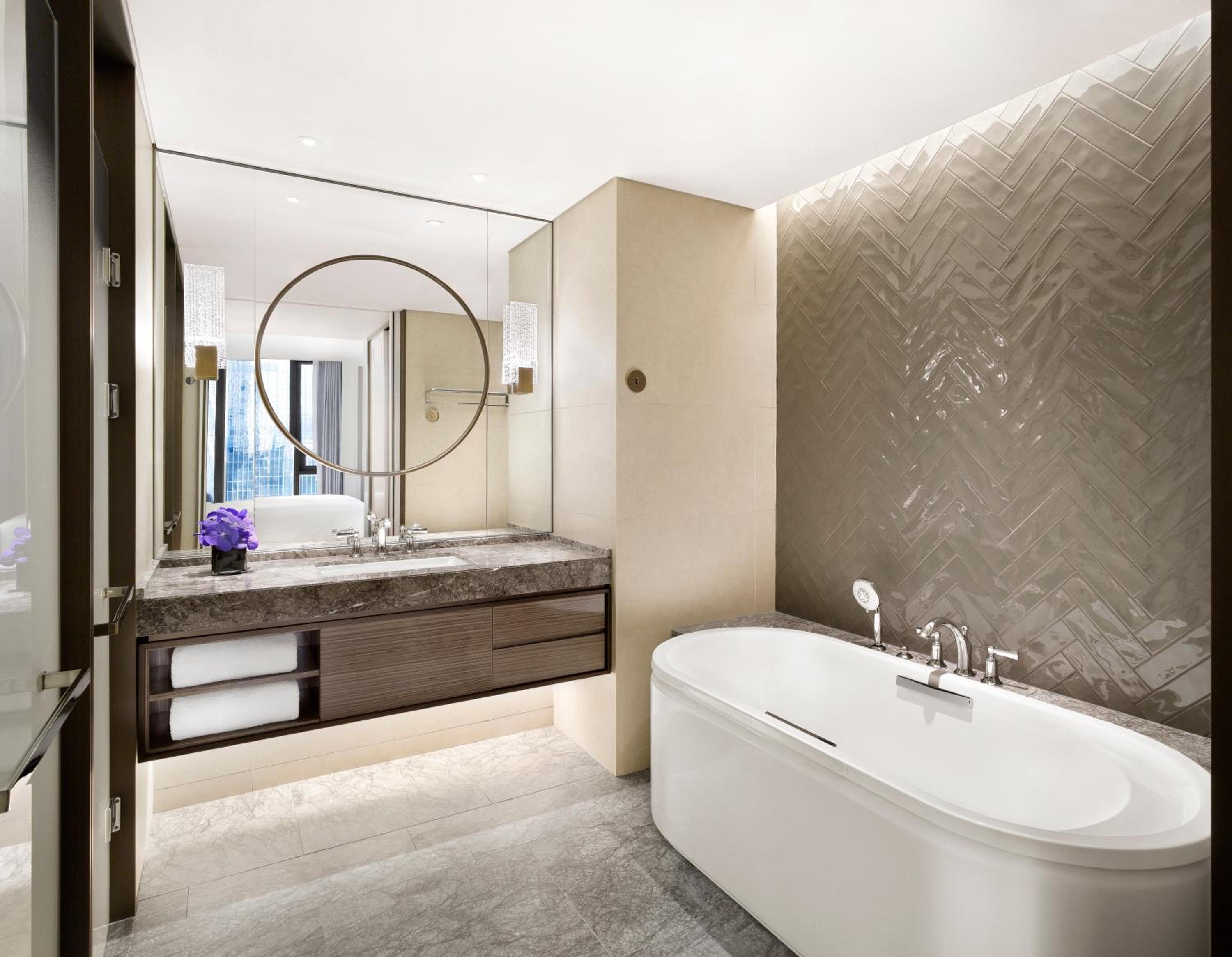 One-Bedroom Premier Suite - Photo 7