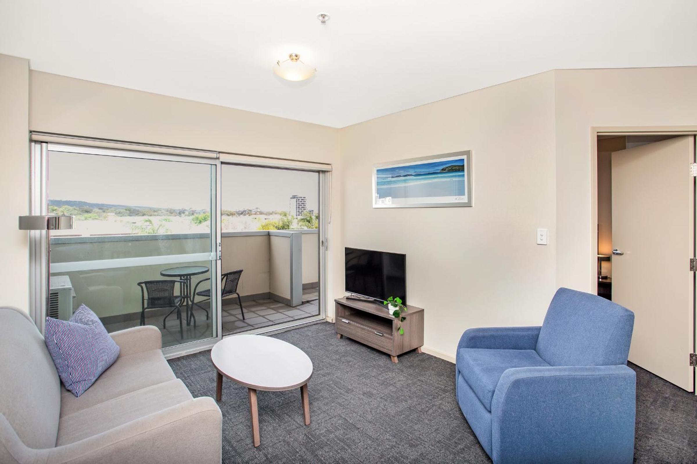 Deluxe Two-Bedroom Apartment (1 Queen & 1 Double) photo 2
