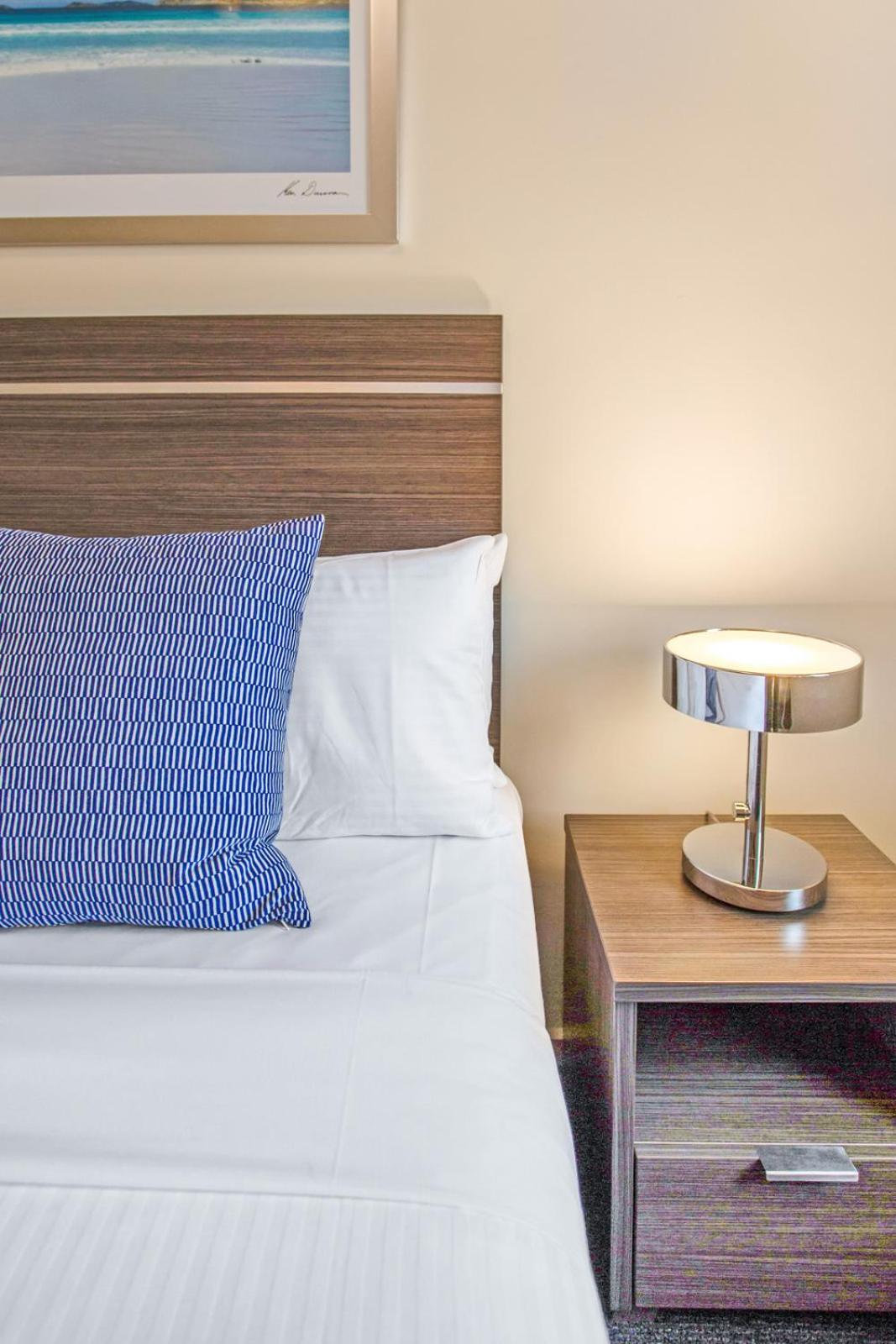 Standard Two-Bedroom Apartment (1 Queen and 2 Single Beds) photo 1
