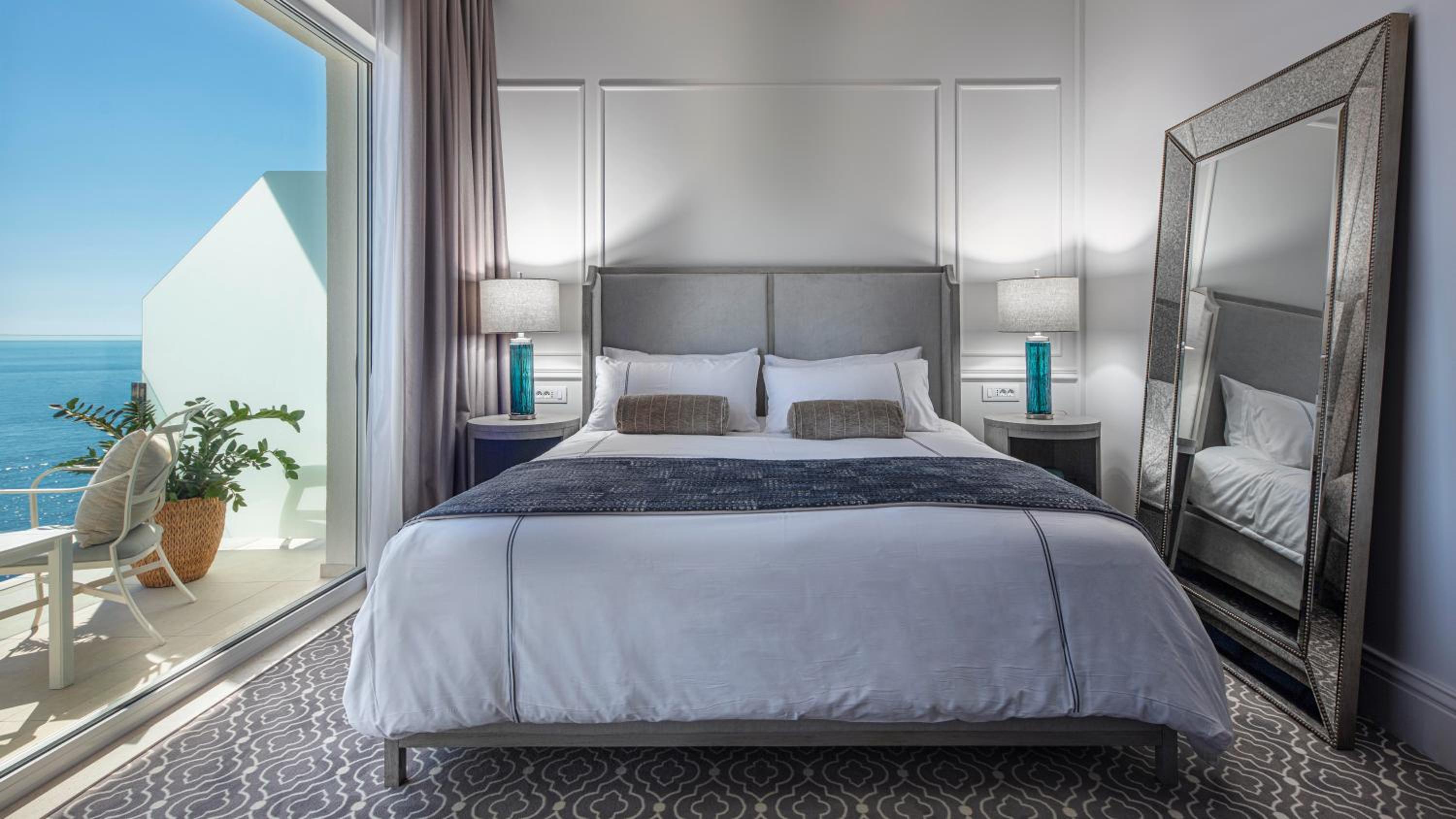 Royal Sky King Room with Sea View Room and Balcony