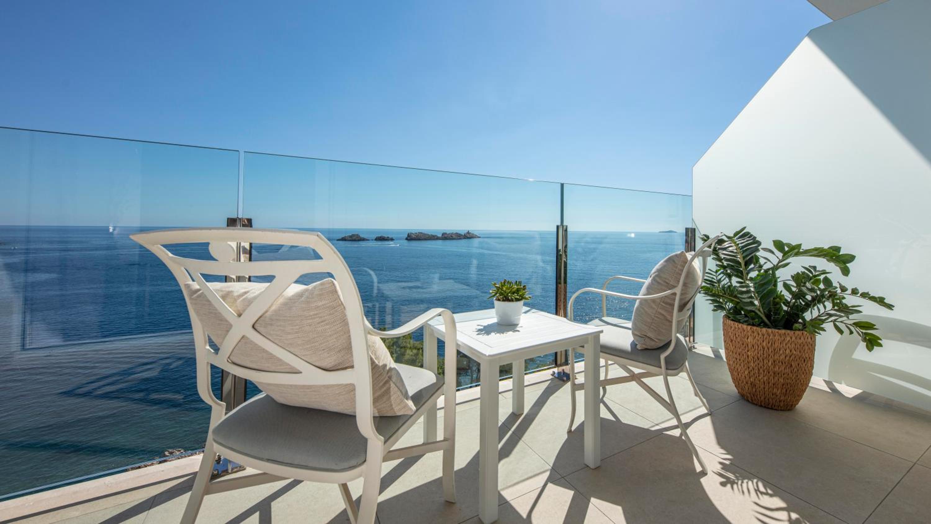 Royal Sky King Room with Sea View Room and Balcony