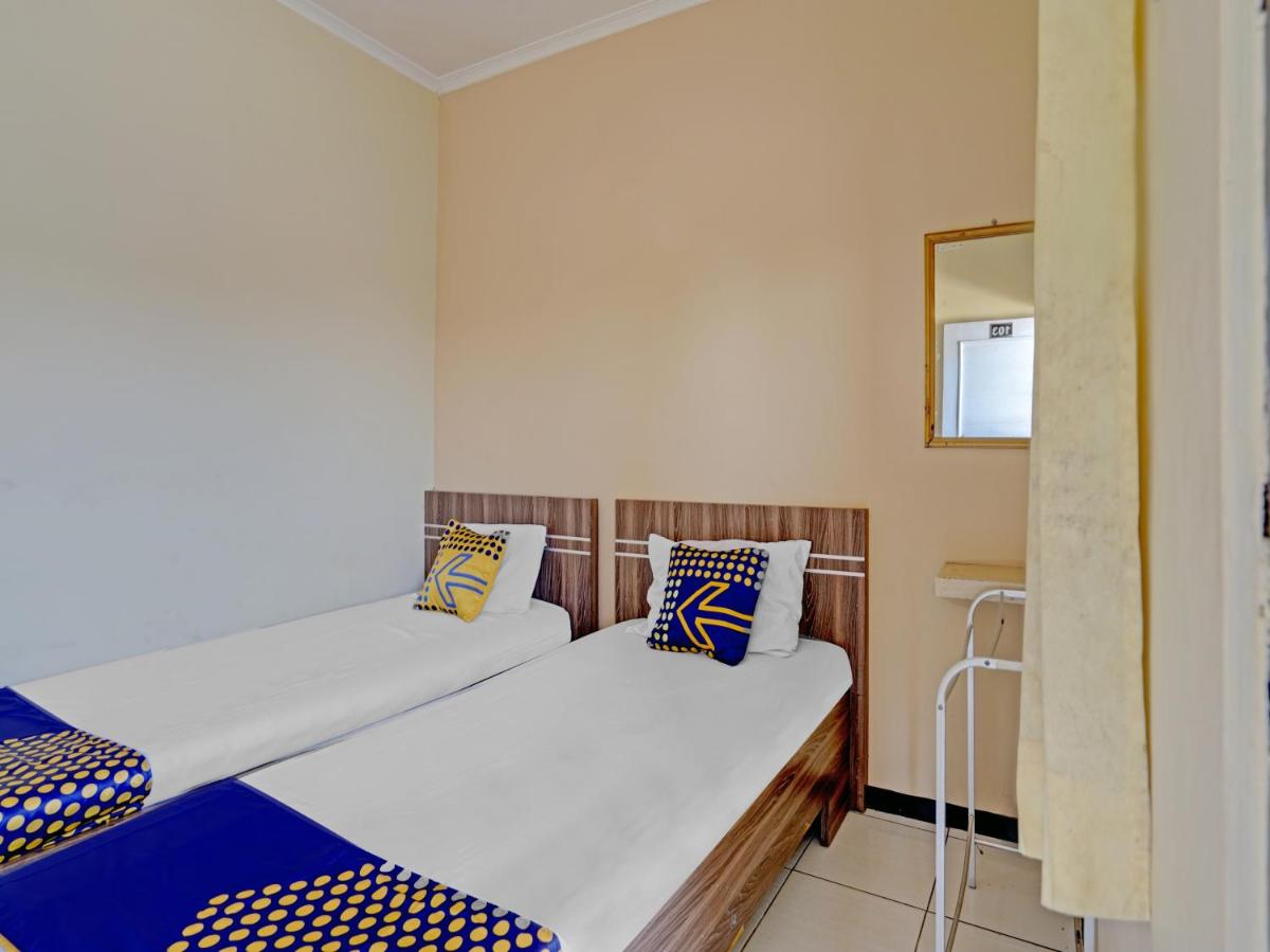 Economy Twin Room photo 1