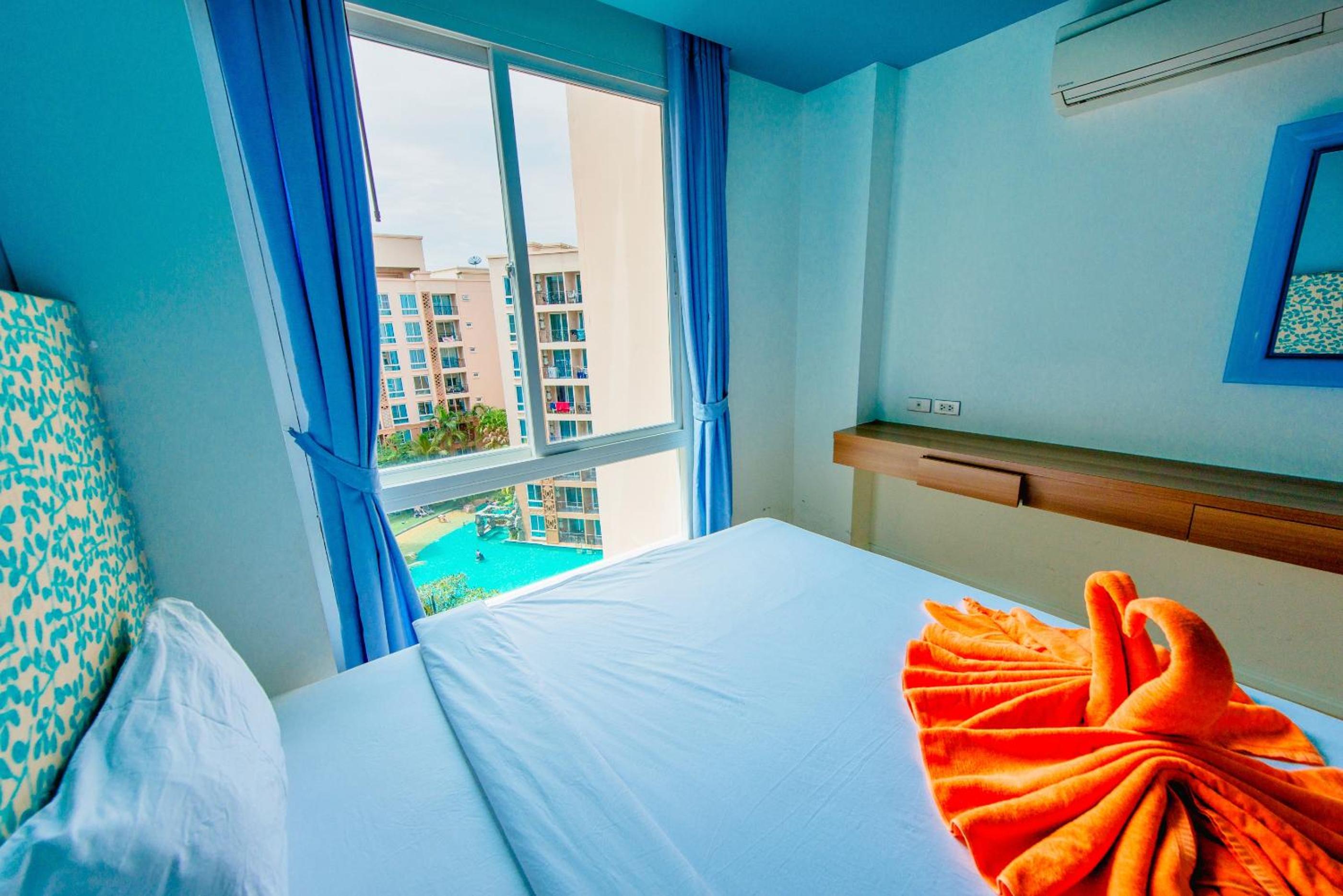 Apartment with Pool View  photo 1