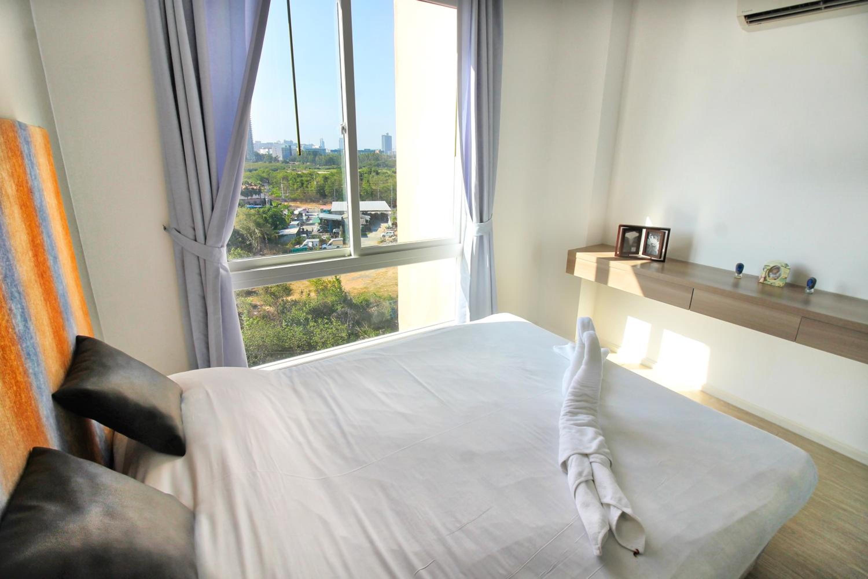 Two-Bedroom Apartment With City View photo 2