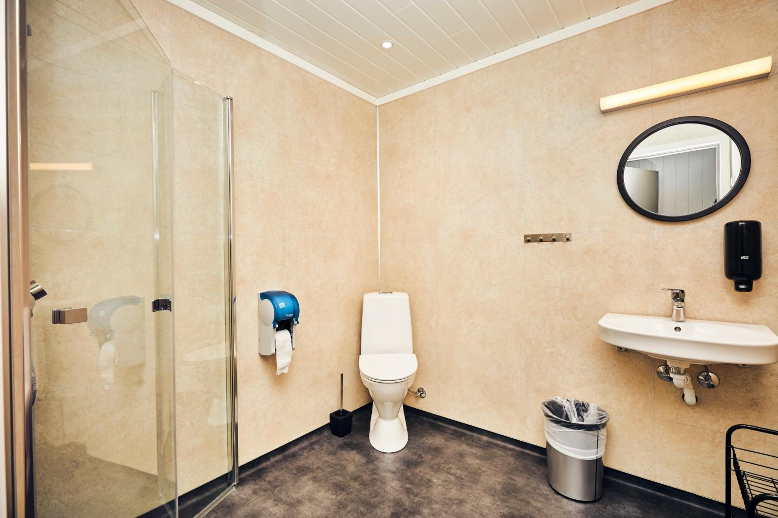Seven-Bedroom House photo 3
