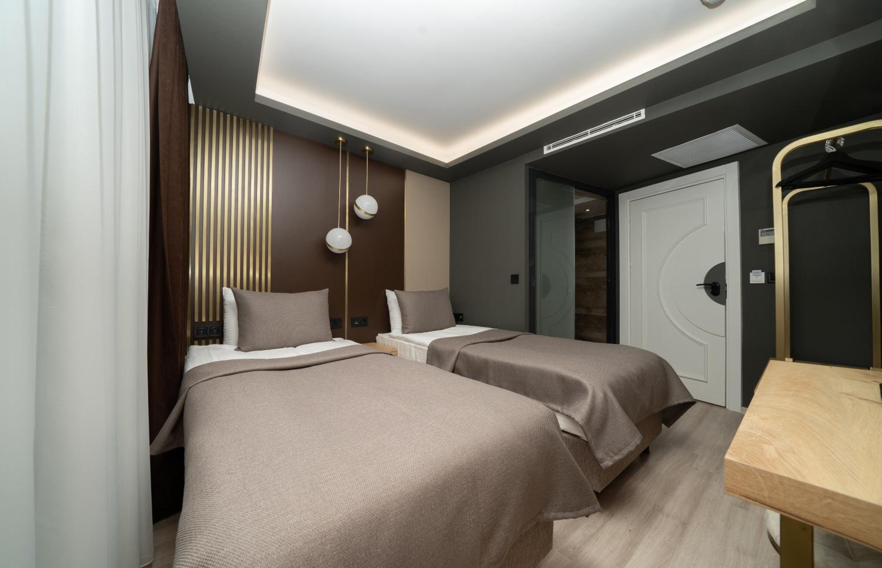 Standard Twin Room photo 3