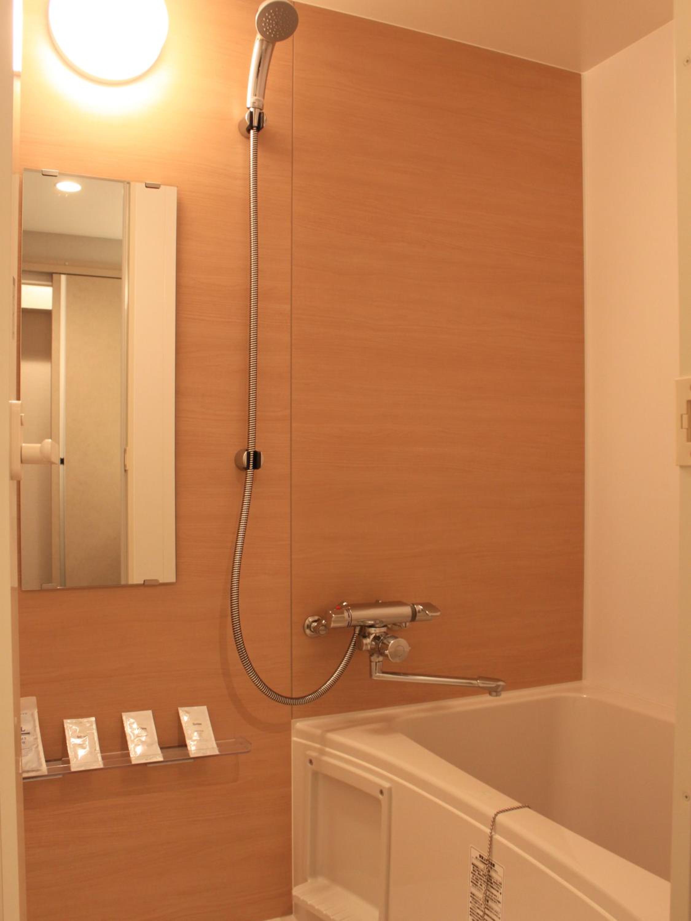 Twin Room - Non-Smoking photo 3