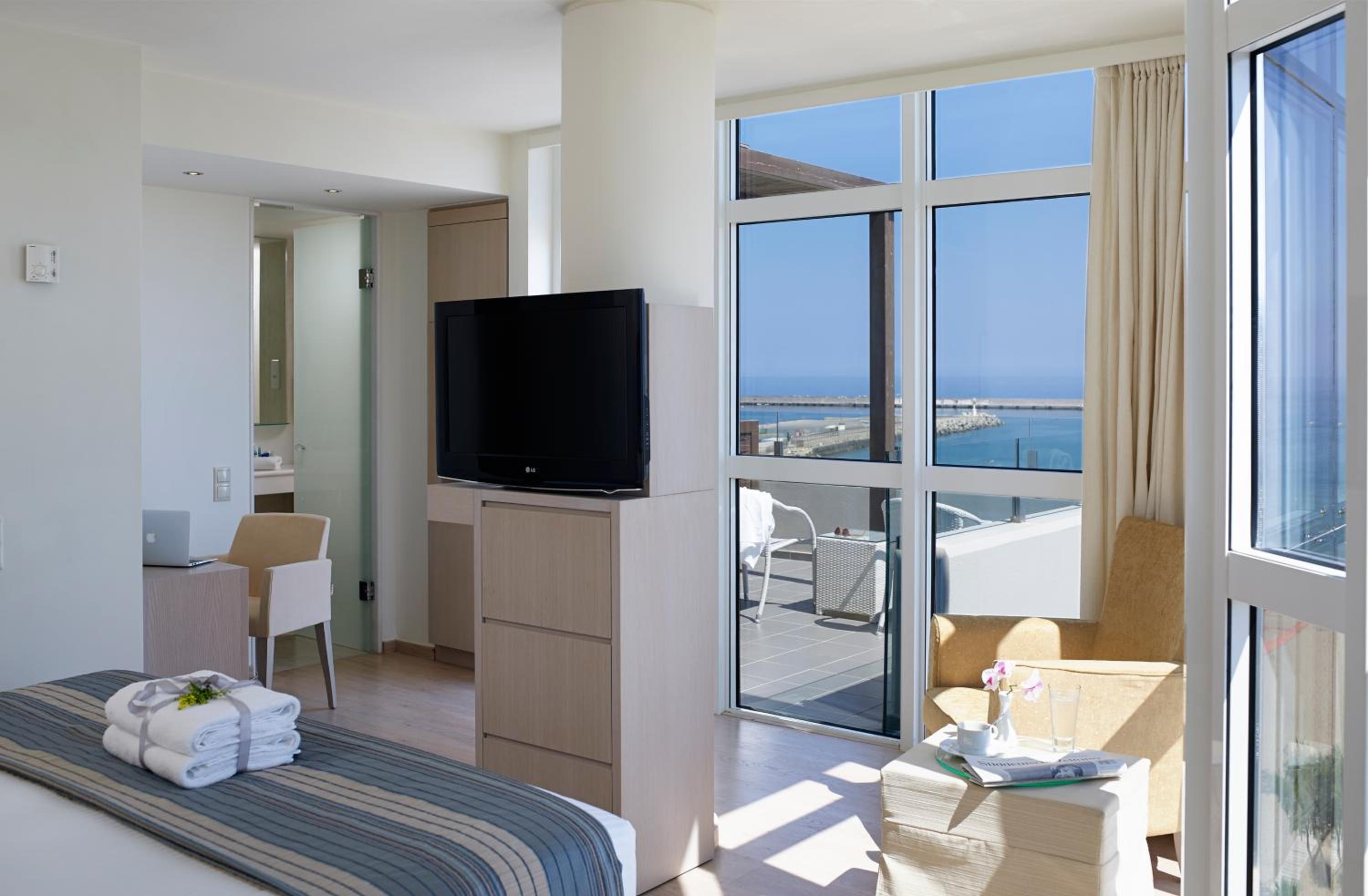Deluxe Suite with Sea View