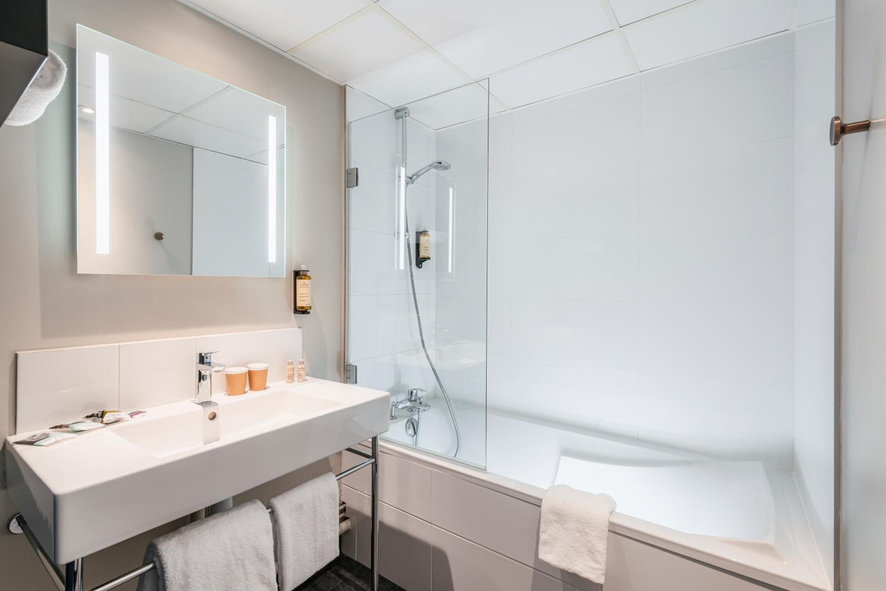 Privilege room queen-size double bed and 1 sofa bed for 1 person photo 3