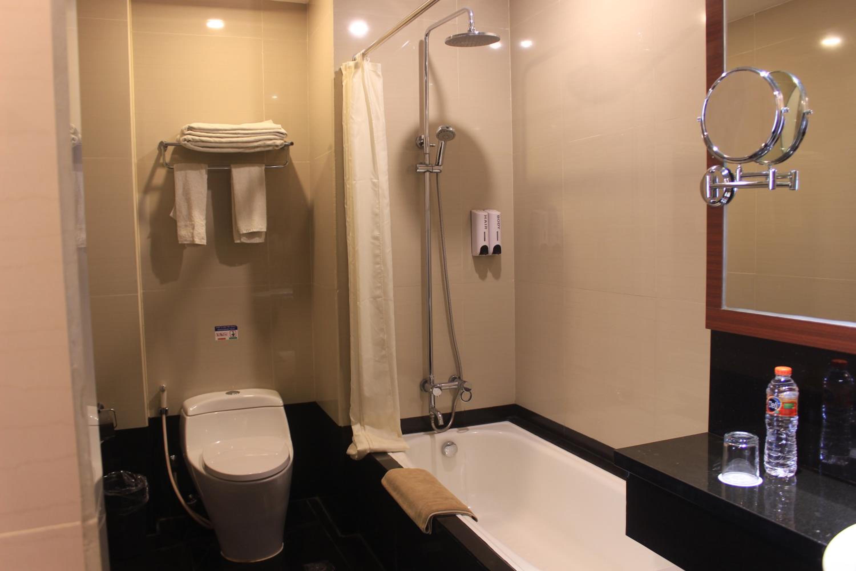 Superior Double Room with Shower and City View - Non-Smoking photo 3