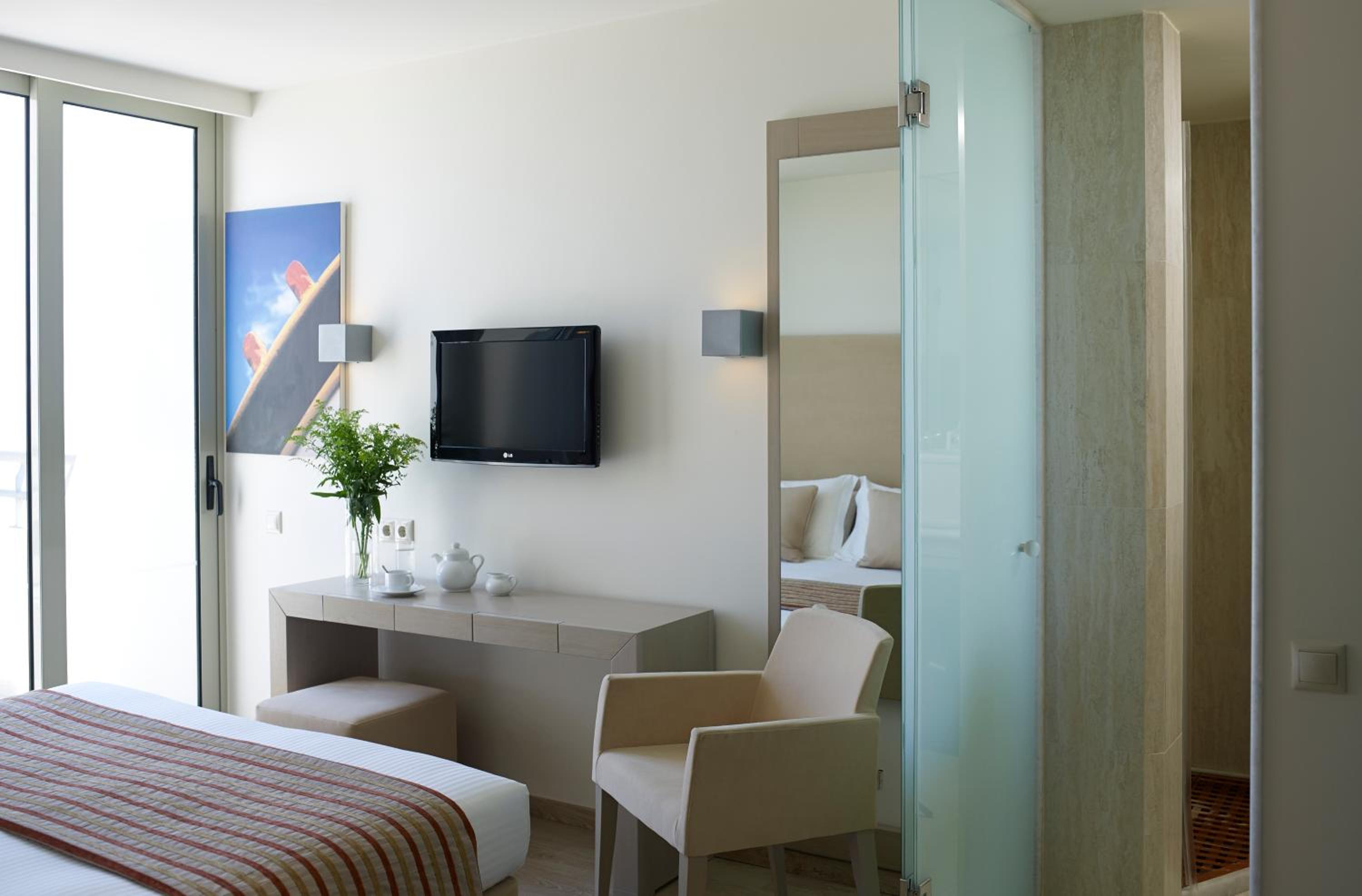 Double Room with Sea View - Photo 9