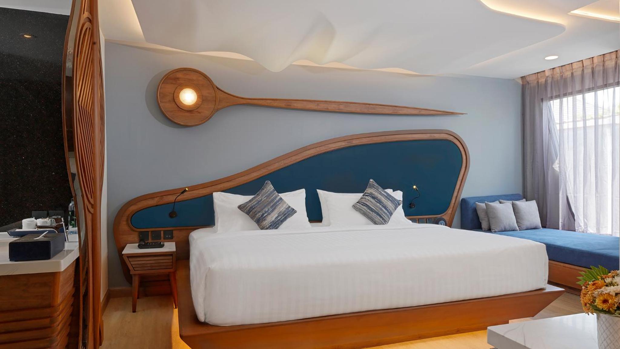 Deluxe King Room - Photo 1