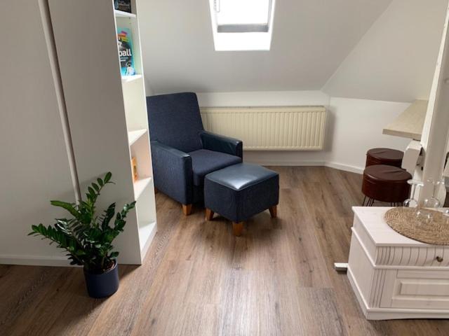 Standard Family Room - Photo 3