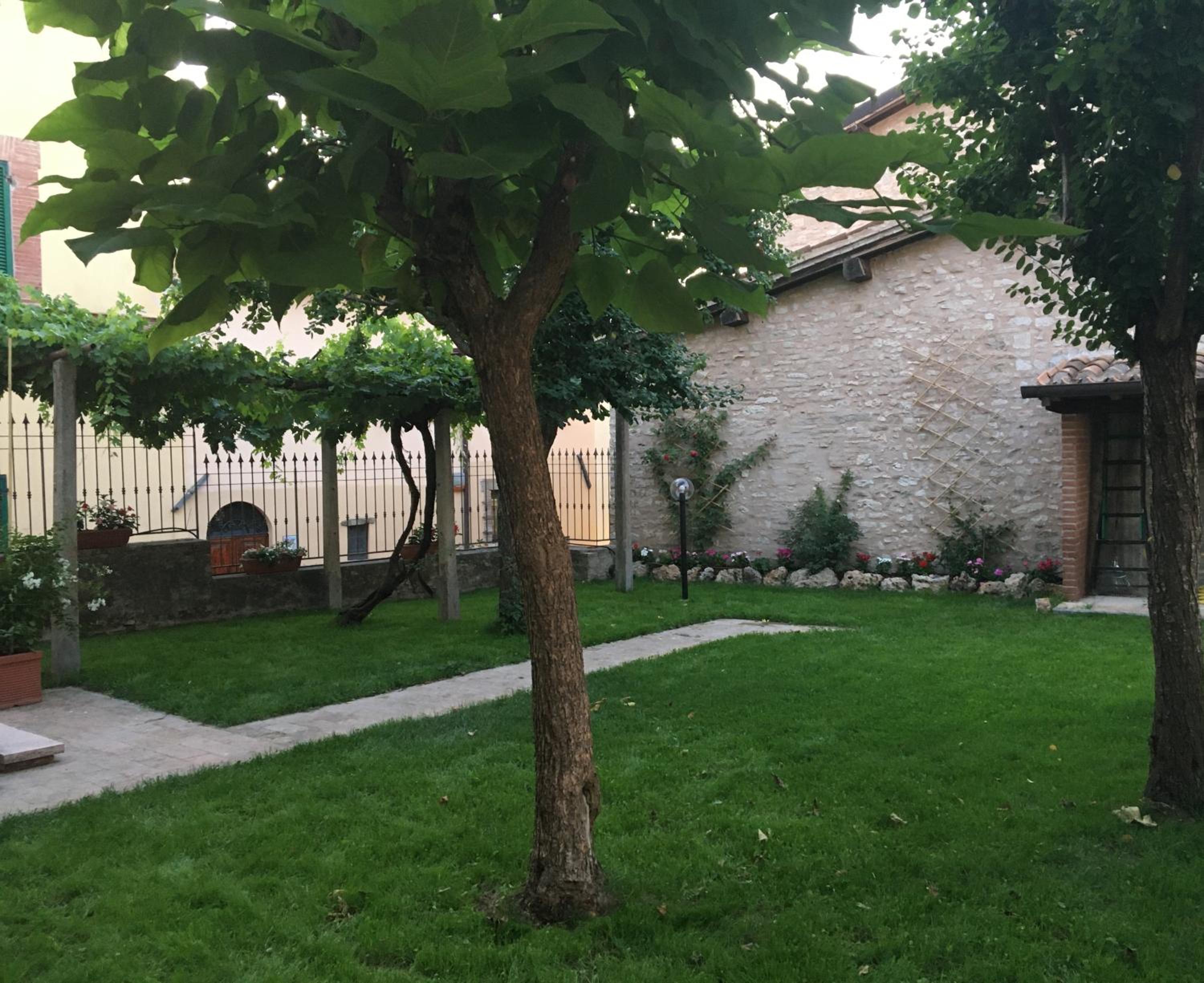 One-Bedroom House - Photo 2