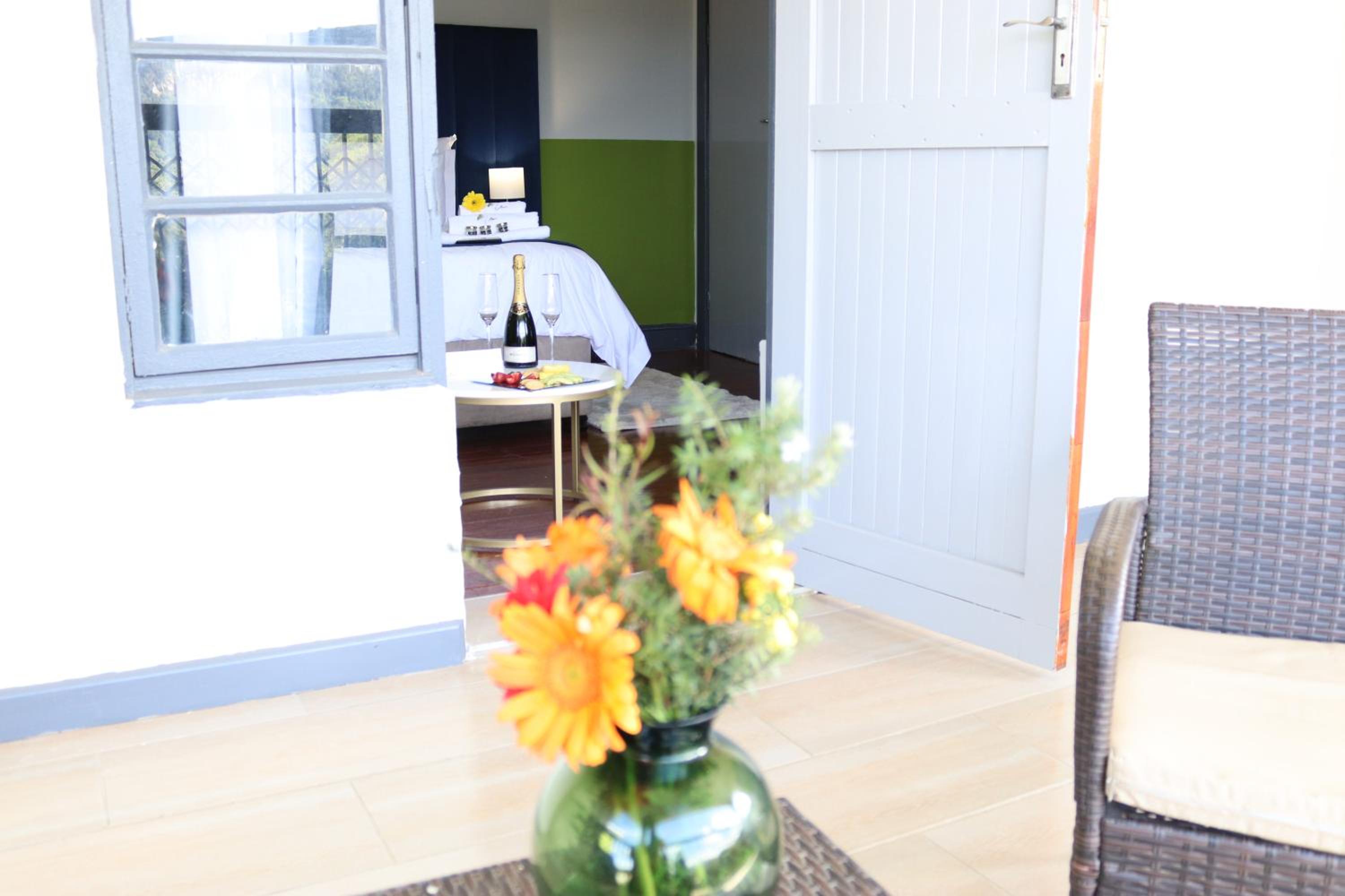 Deluxe King Suite - Photo 3