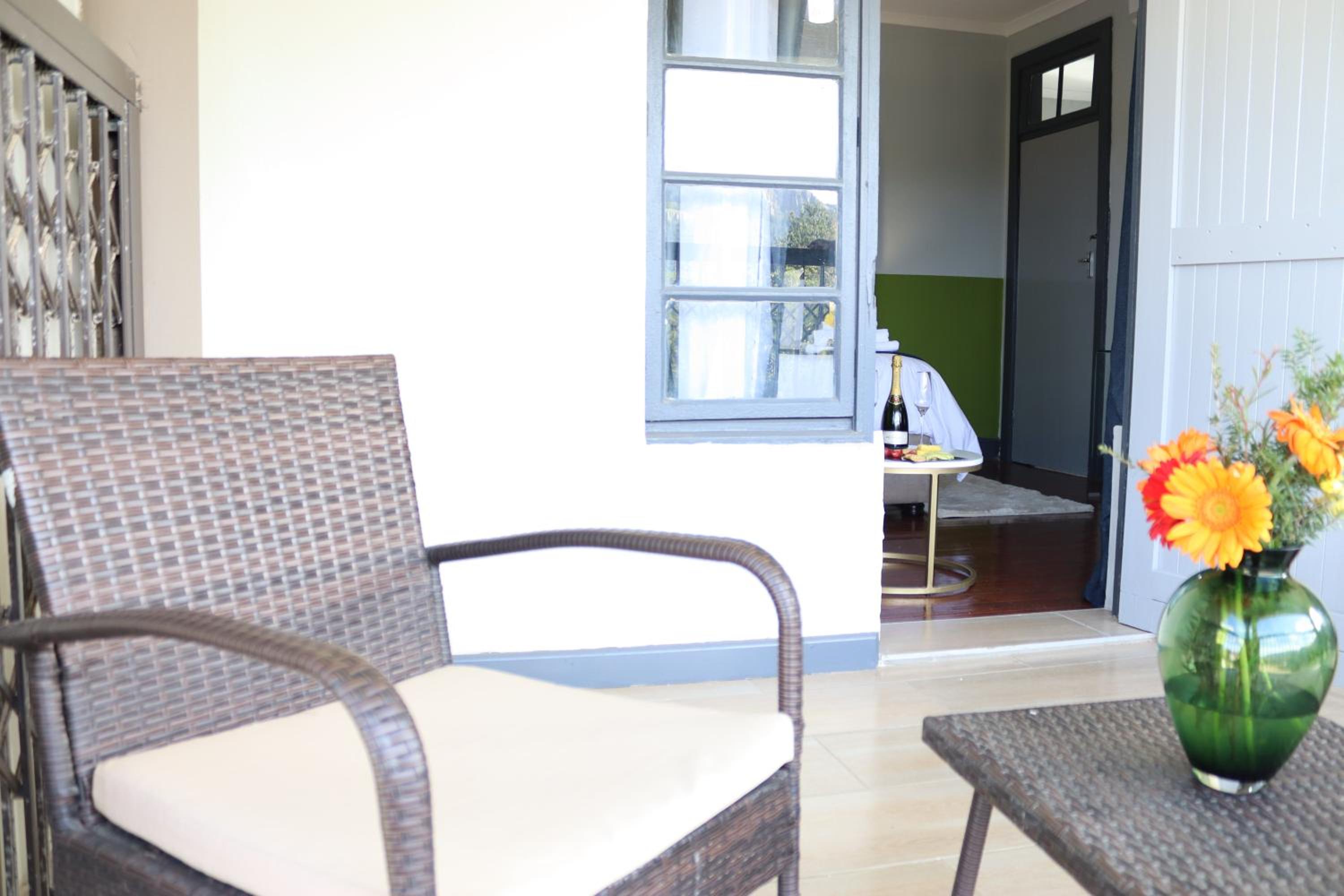 Deluxe King Suite - Photo 5