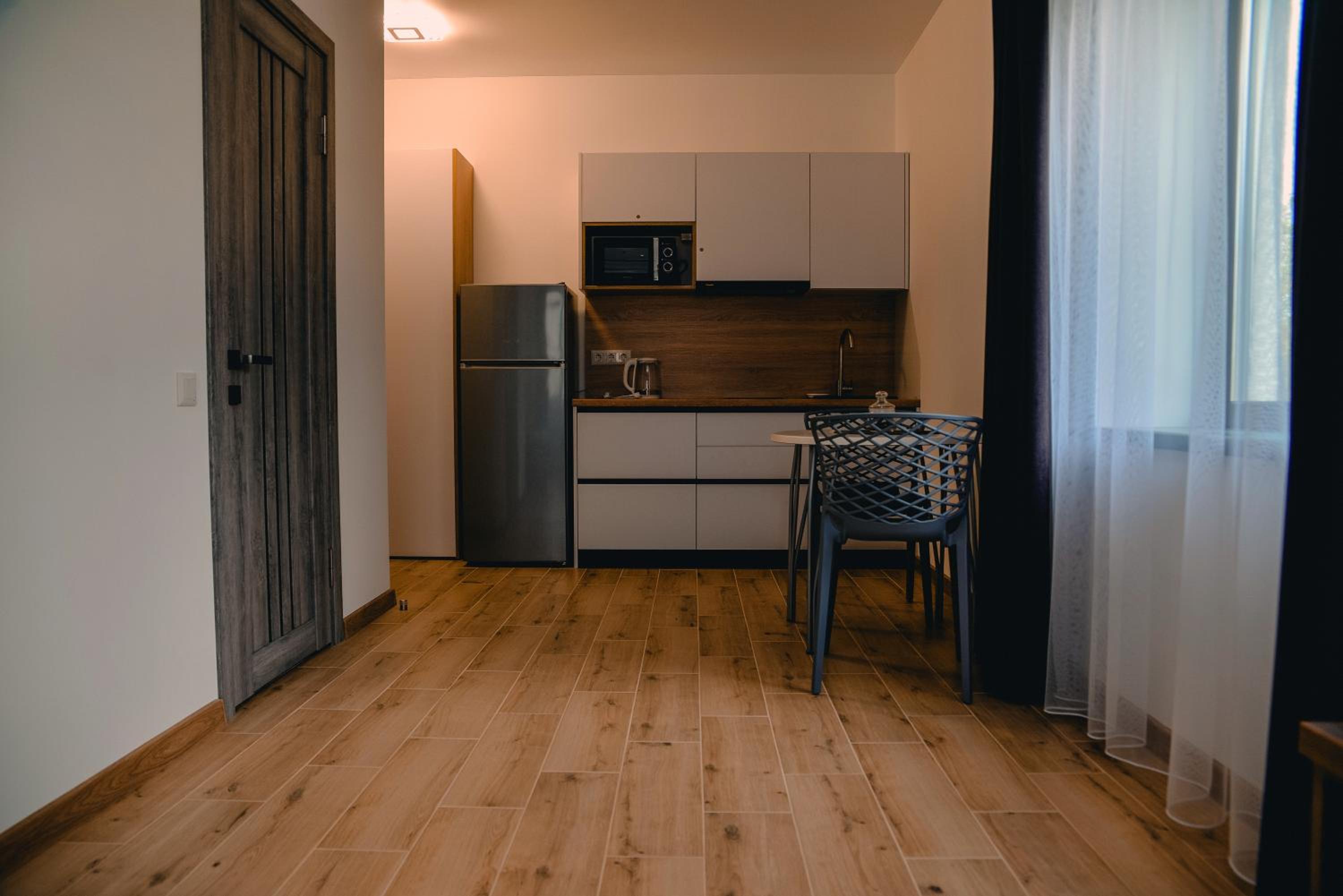 One-Bedroom Apartment photo 1