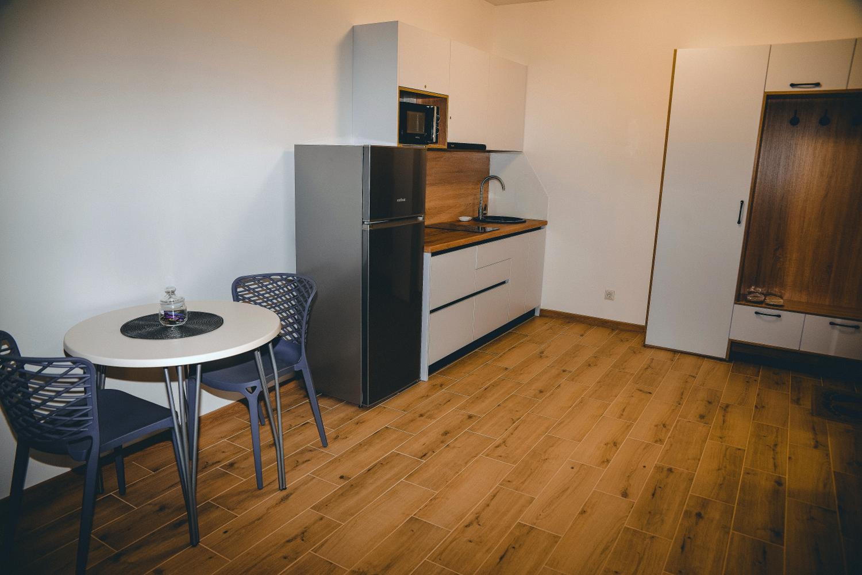 One-Bedroom Apartment photo 1