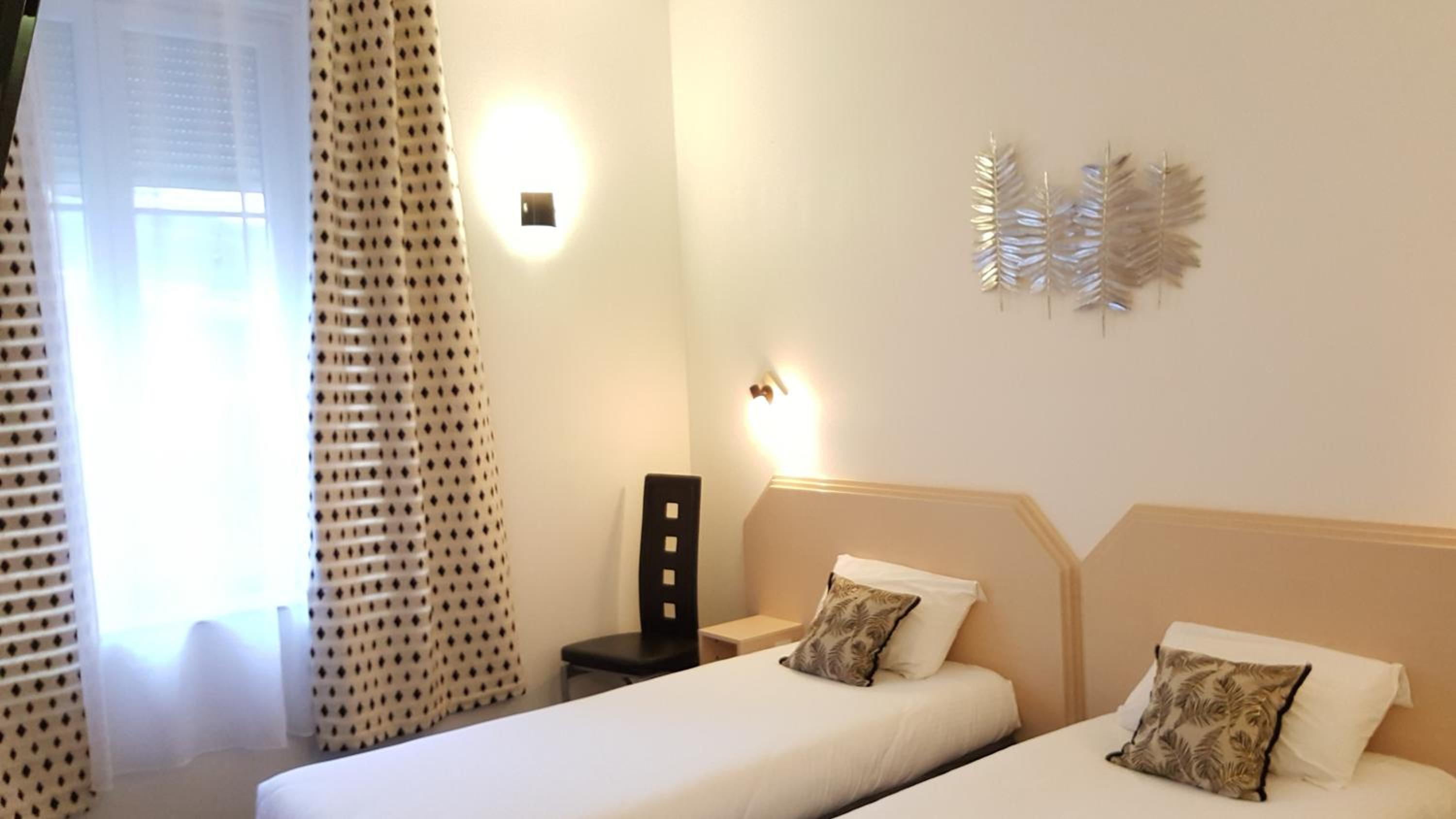 Twin Room - Photo 1