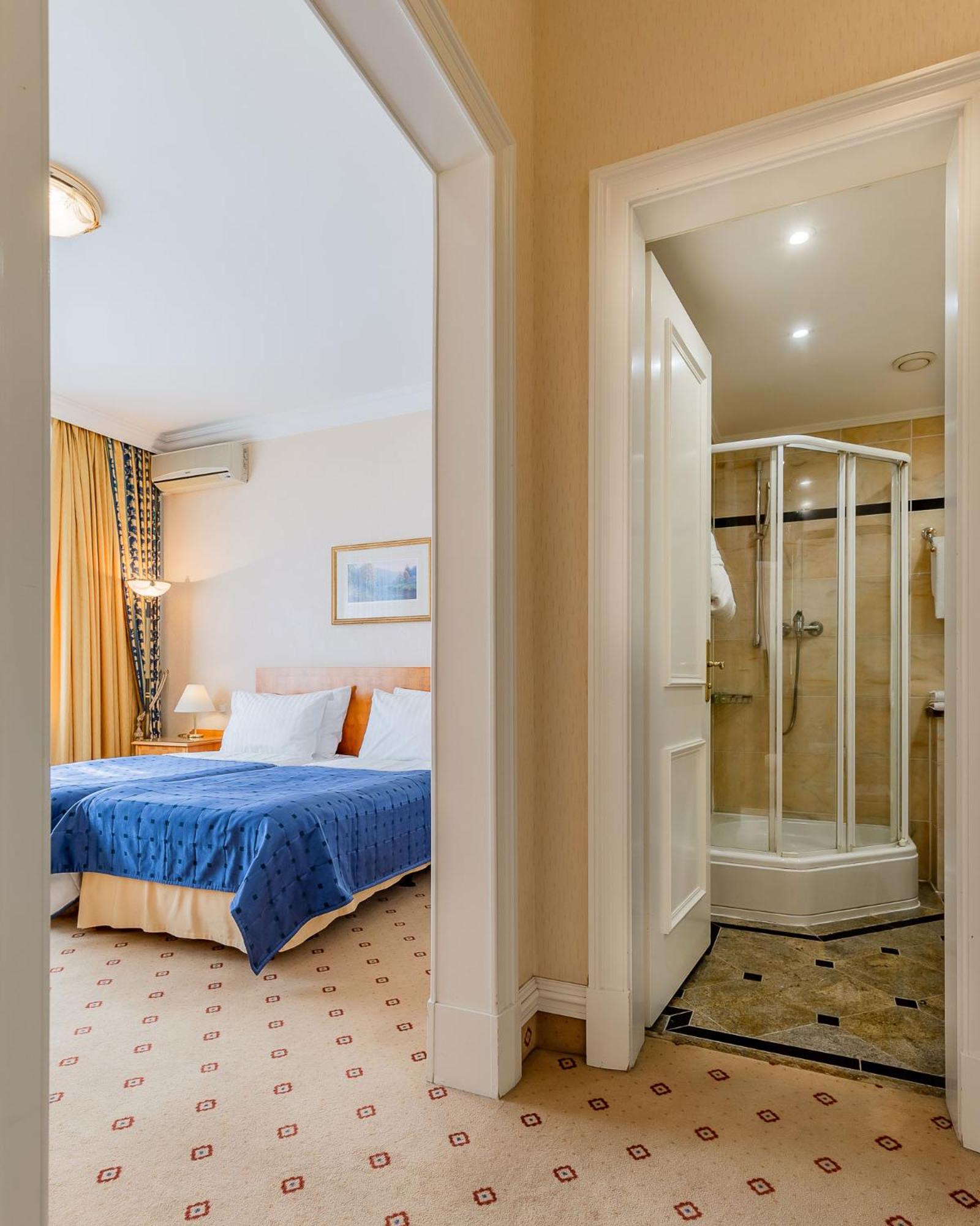 Standard Double or Twin Room photo 1