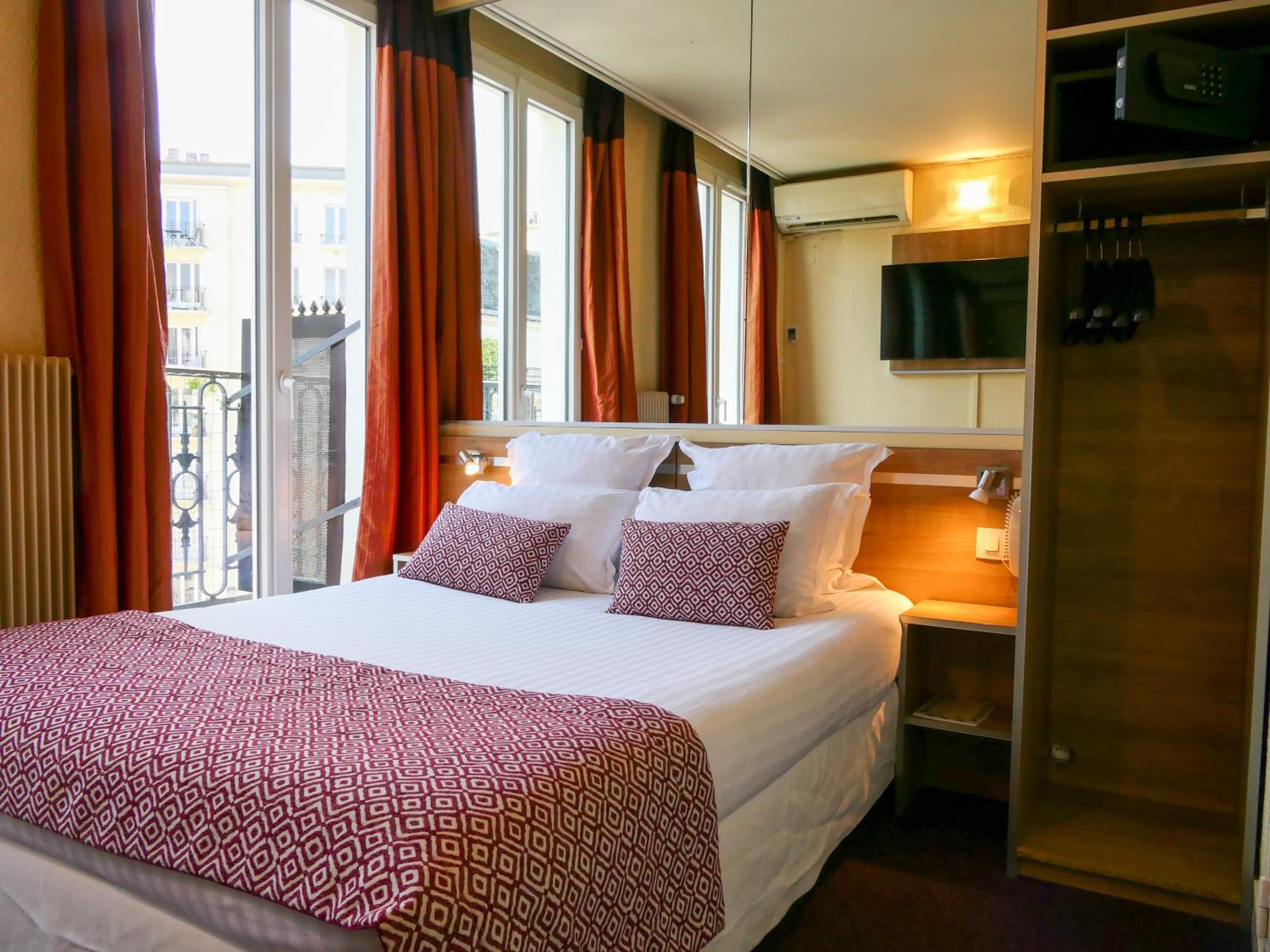 Double Room thumbnail 5