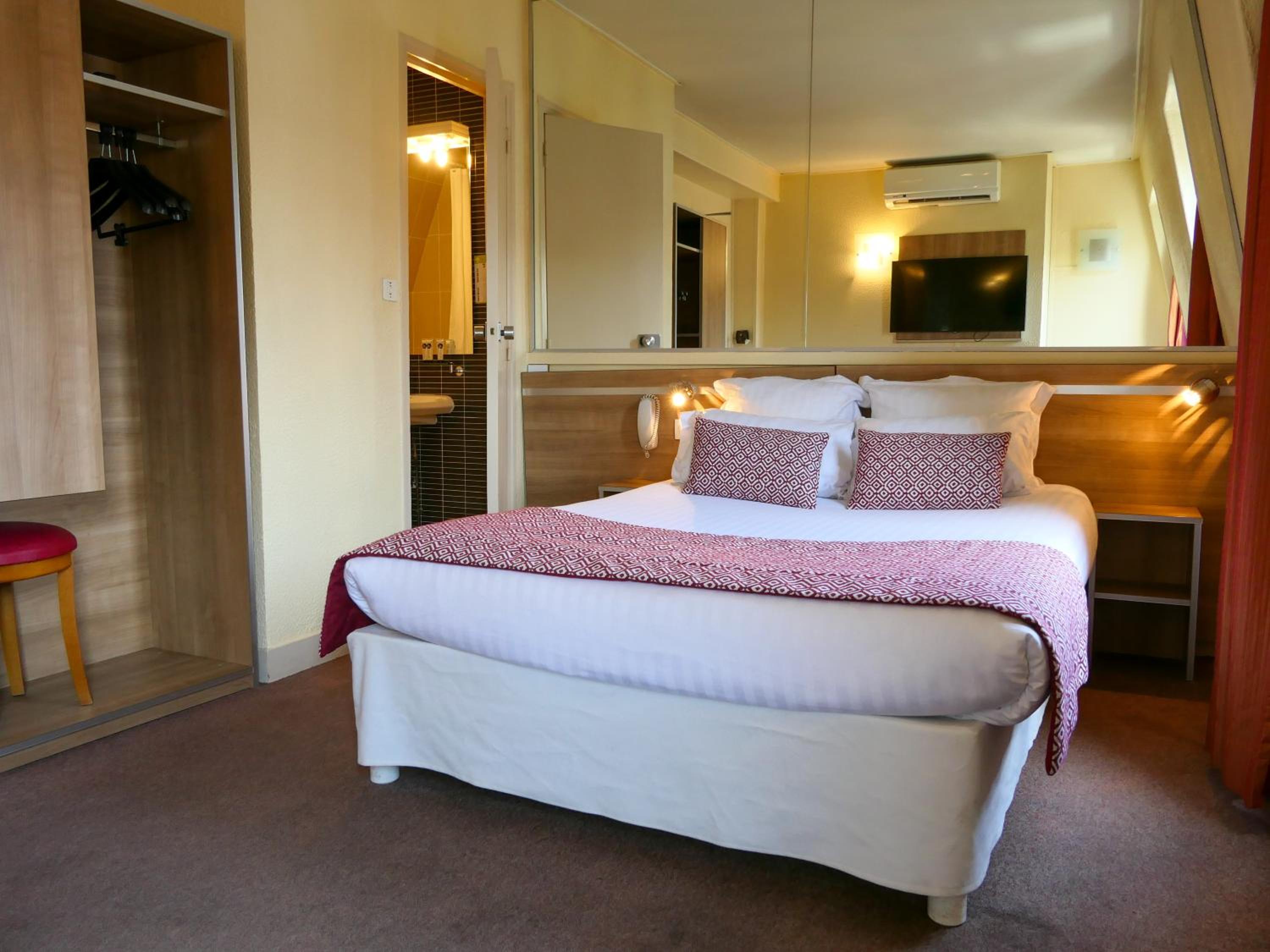 Triple Room thumbnail 5