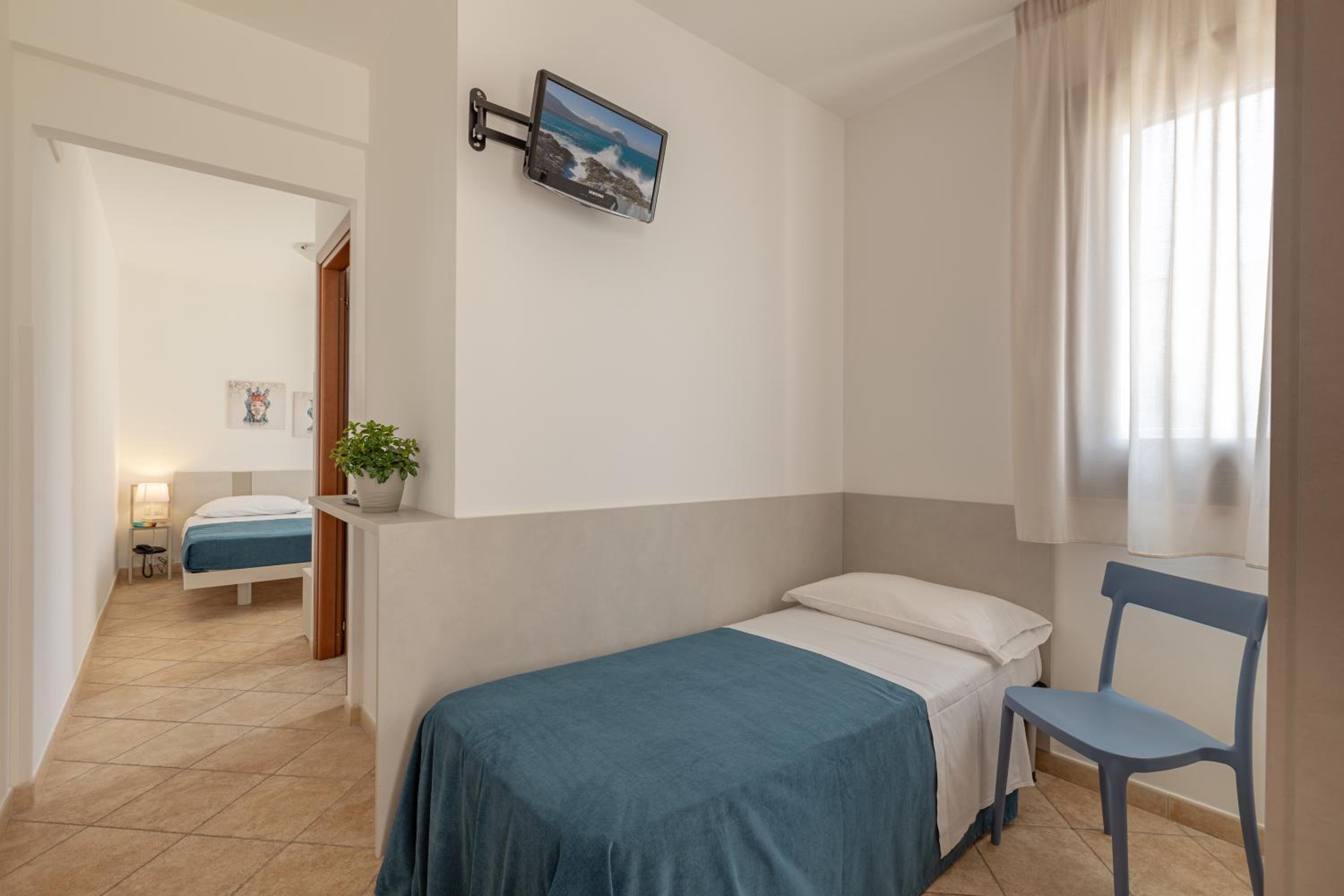 Triple Room - Photo 11