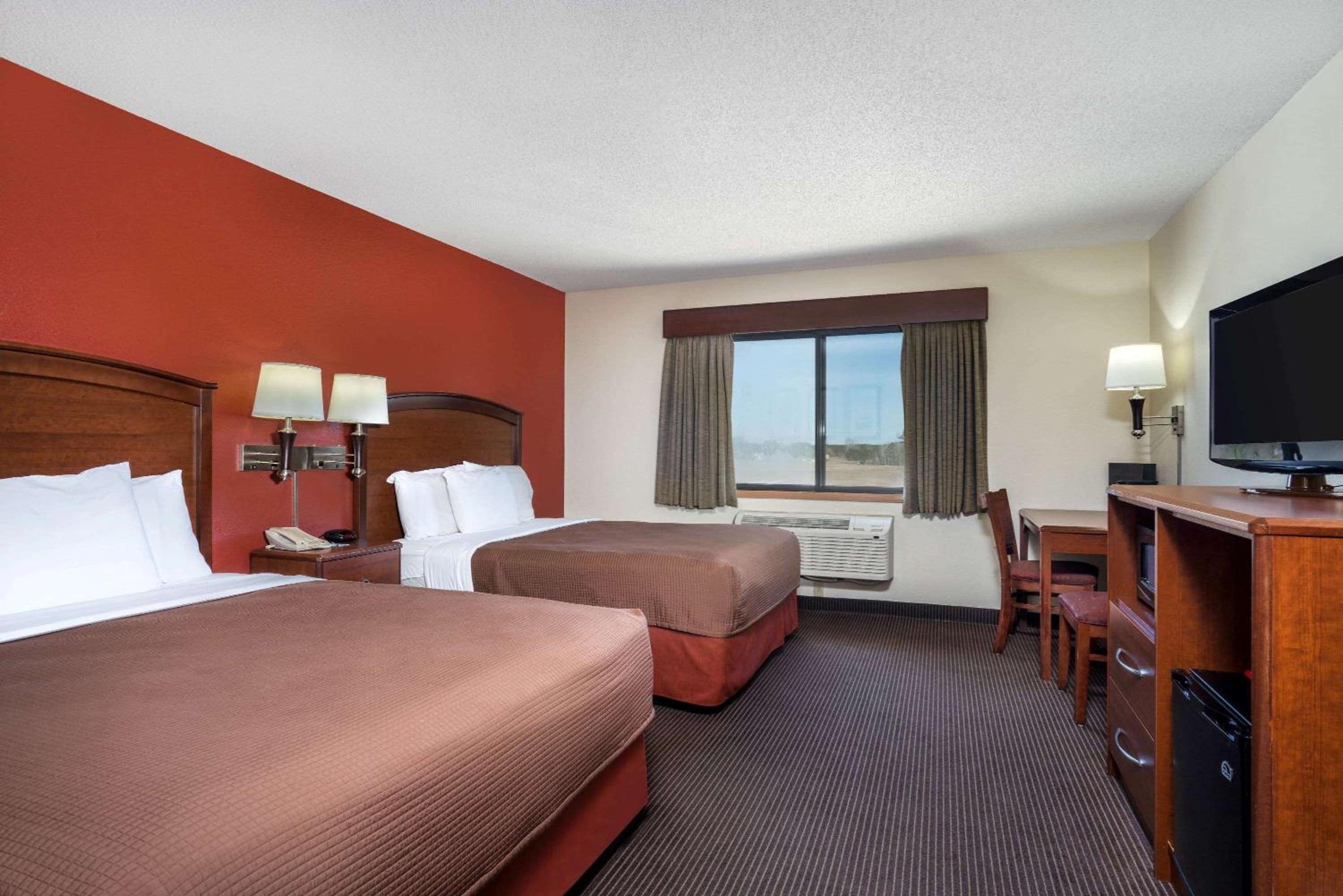Queen Room with Two Queen Beds - Pet Friendly/Non-Smoking photo 1