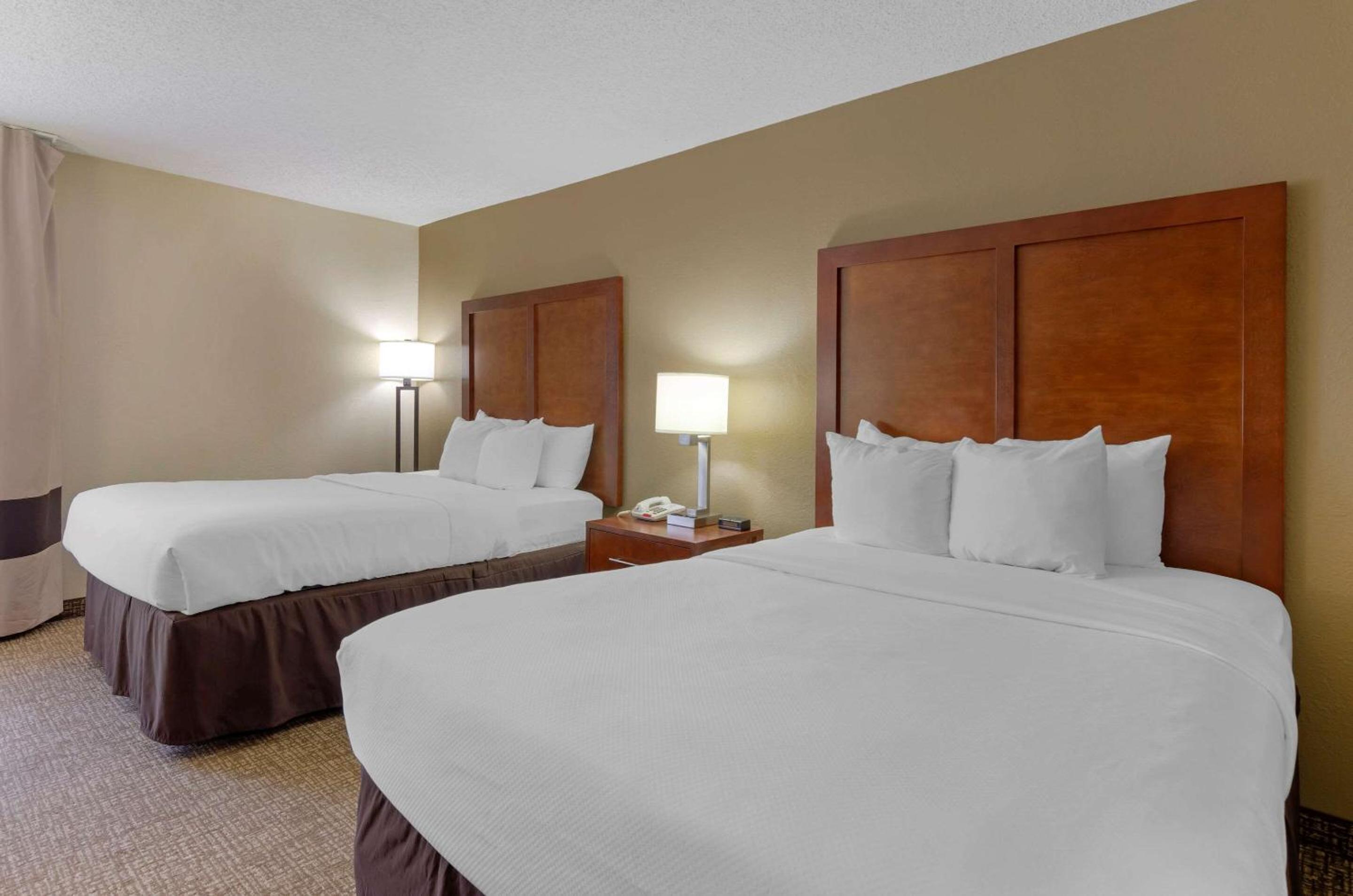 Standard Double Room with Two Double Beds - Ground Floor/Non-Smoking photo 1