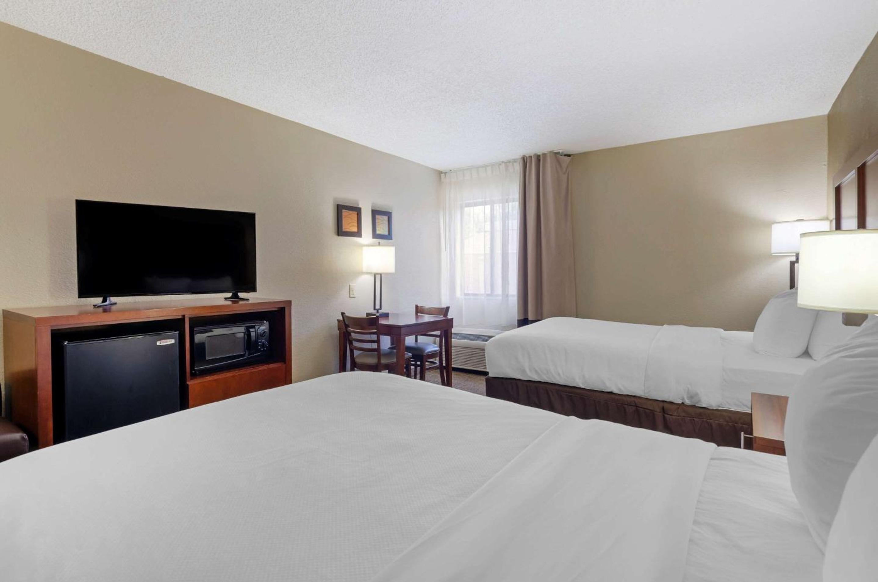 Standard Double Room with Two Double Beds - Ground Floor/Non-Smoking photo 3