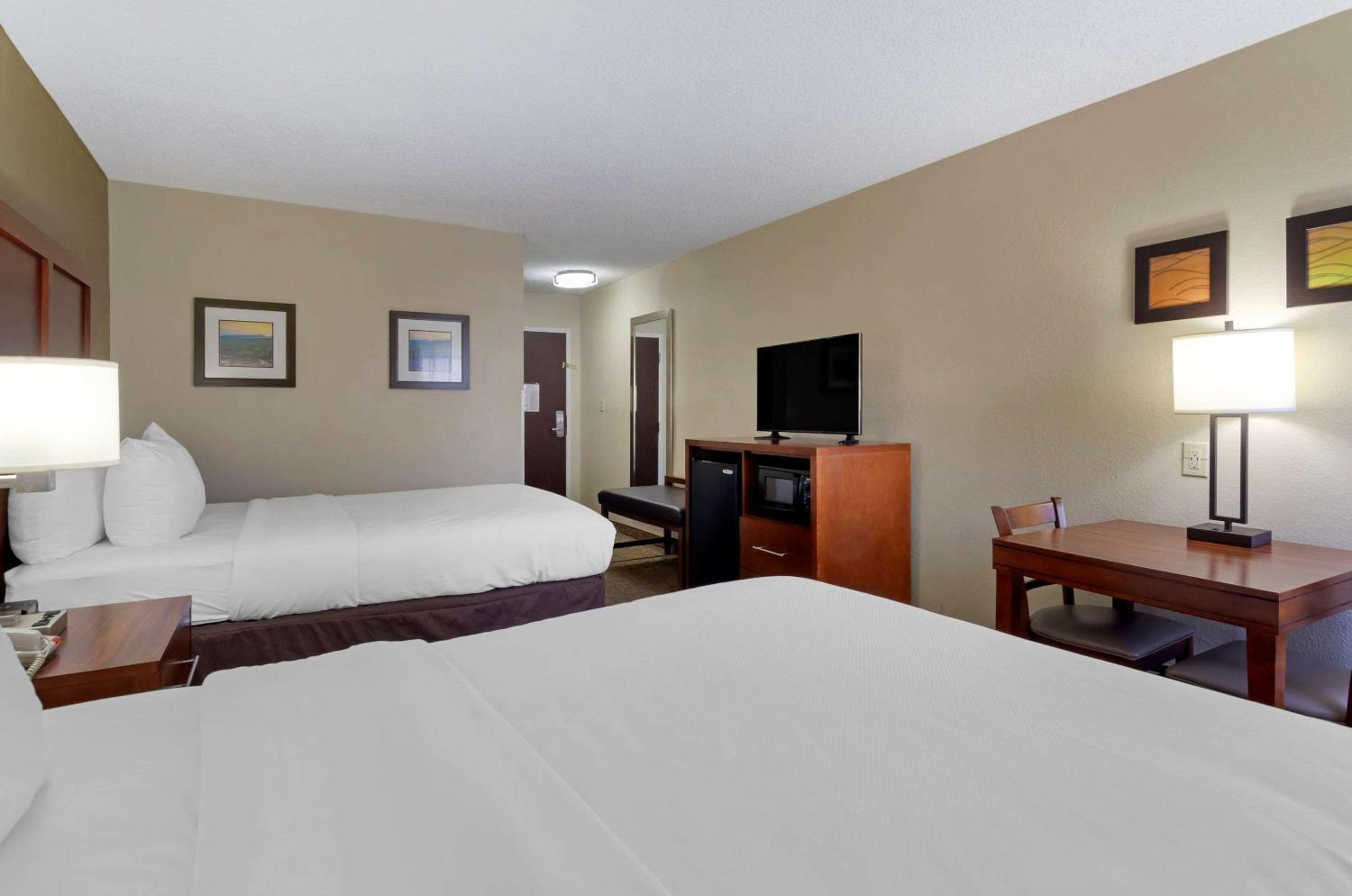 Standard Double Room with Two Double Beds - Non-Smoking photo 3