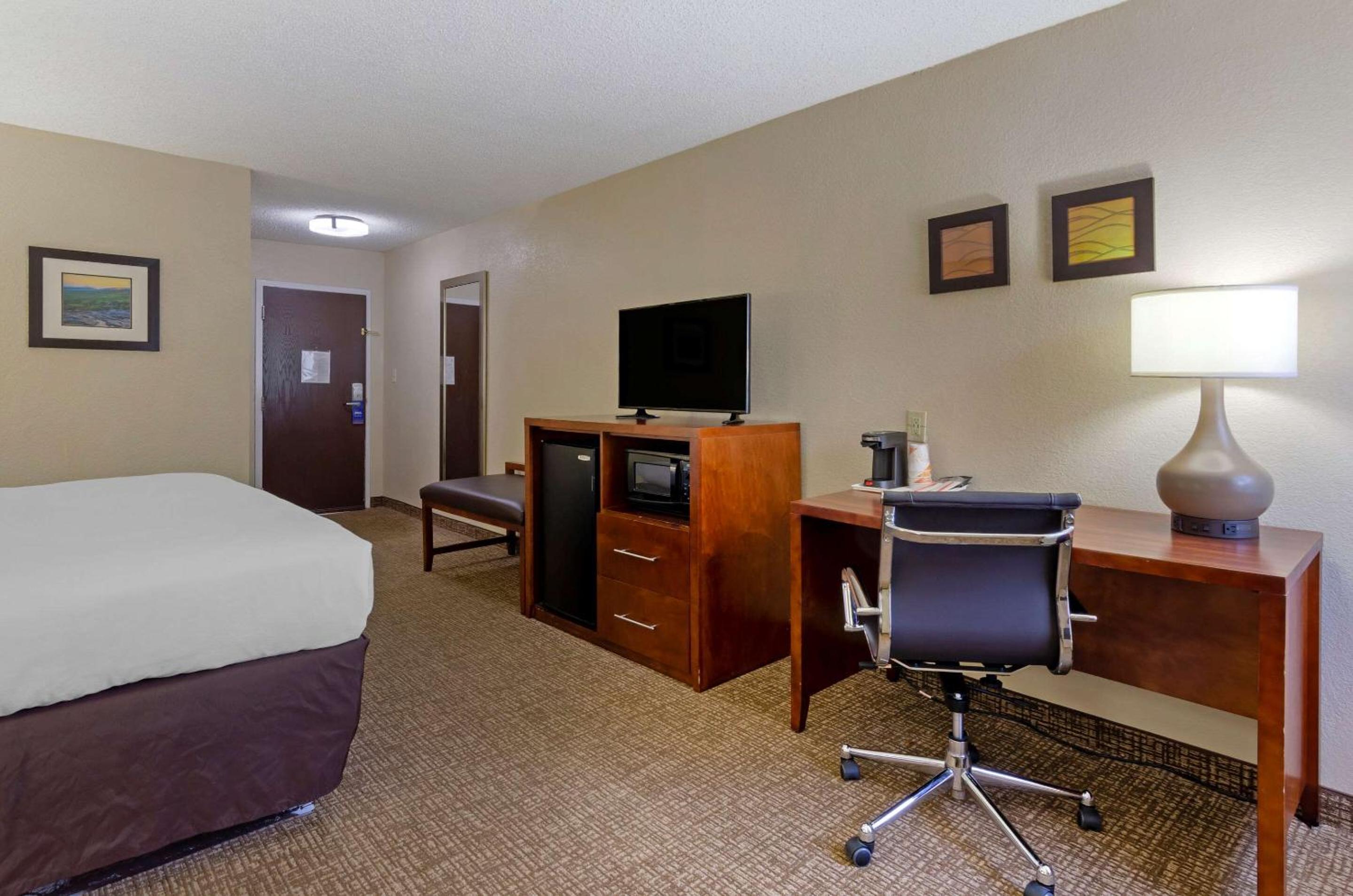 King Room - Accessible/Non-Smoking photo 3