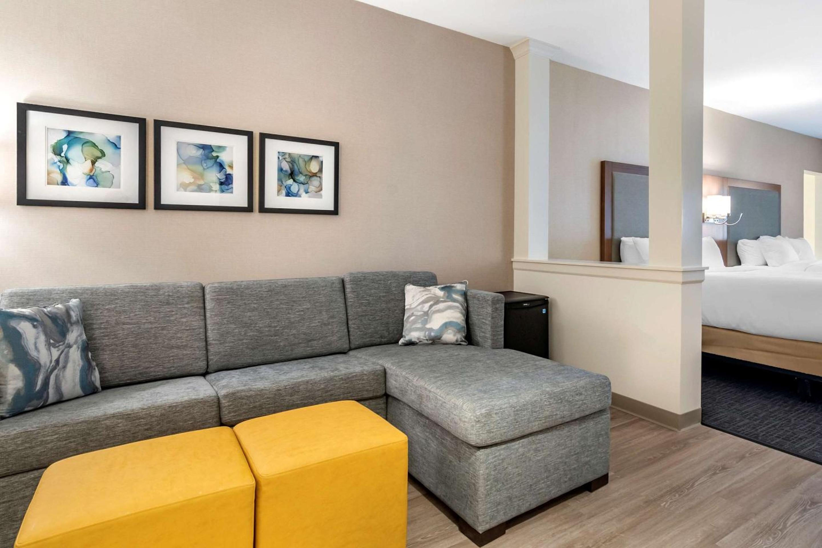 Queen Suite with Two Queen Beds - Accessible/Non-Smoking - Photo 1