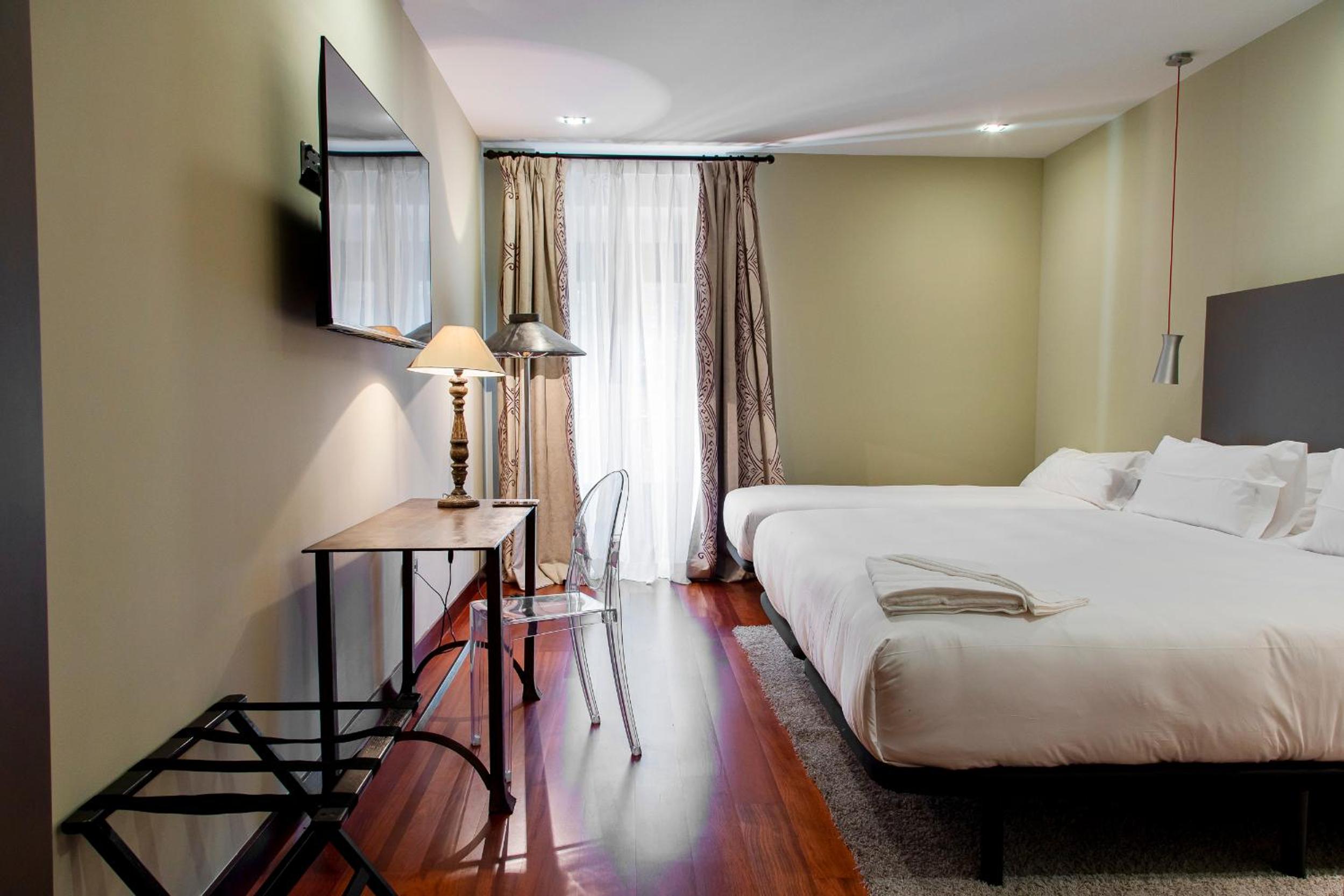 Habitación Doble Superior con cama extra (3 adultos)