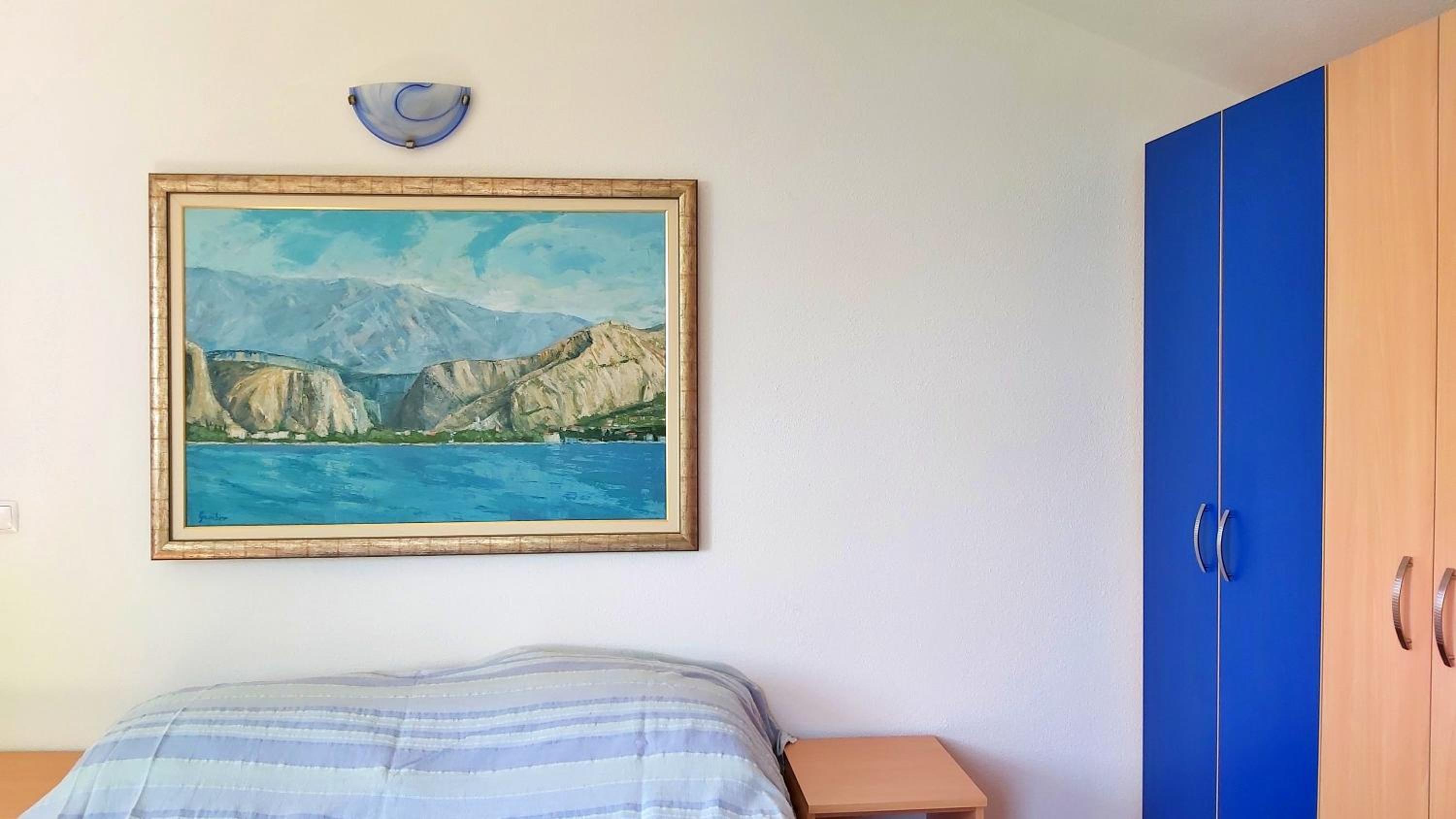 One-Bedroom Apartment photo 2