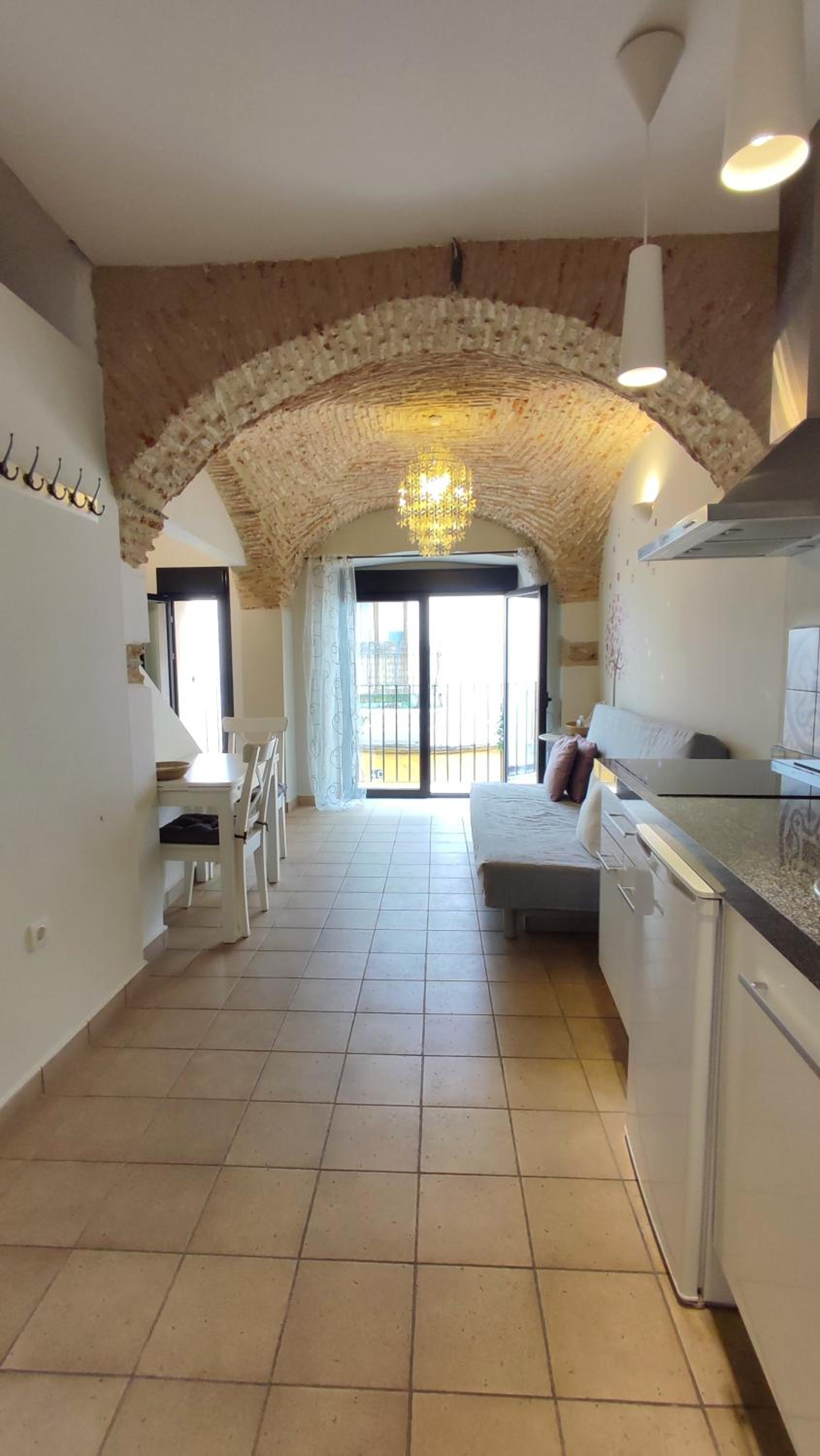 Studio Apartment with Balcony - Photo 22