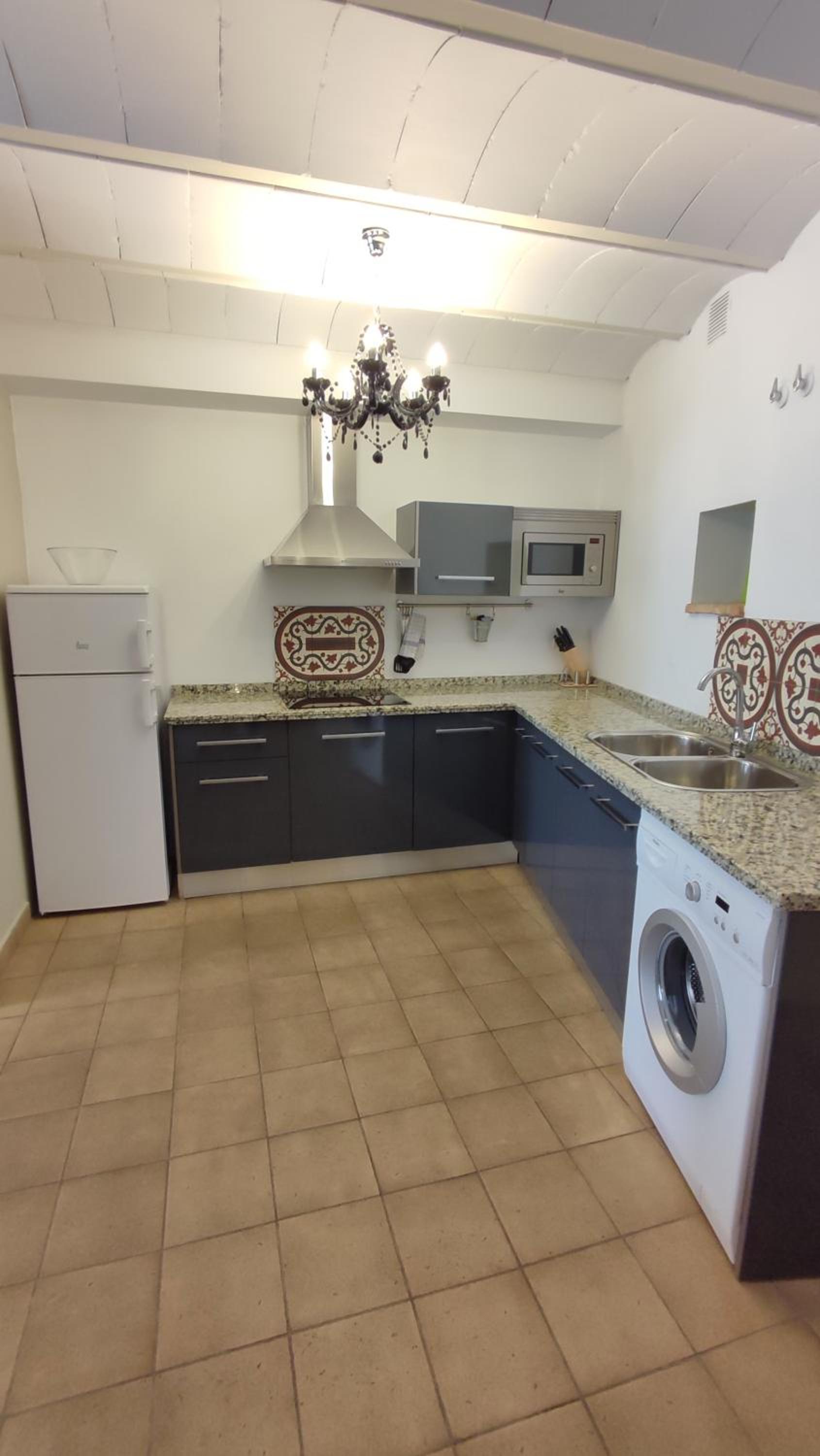 Two-Bedroom Apartment with Balcony - Photo 17