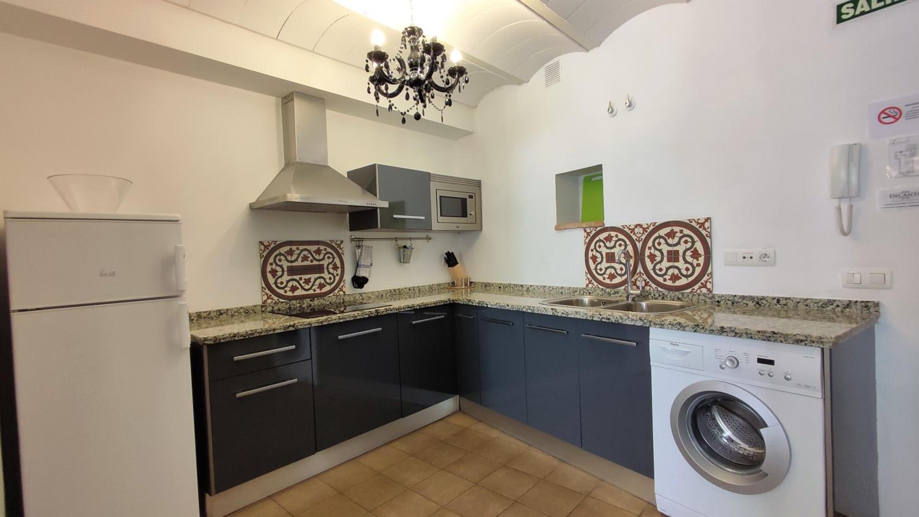 Two-Bedroom Apartment with Balcony - Photo 16
