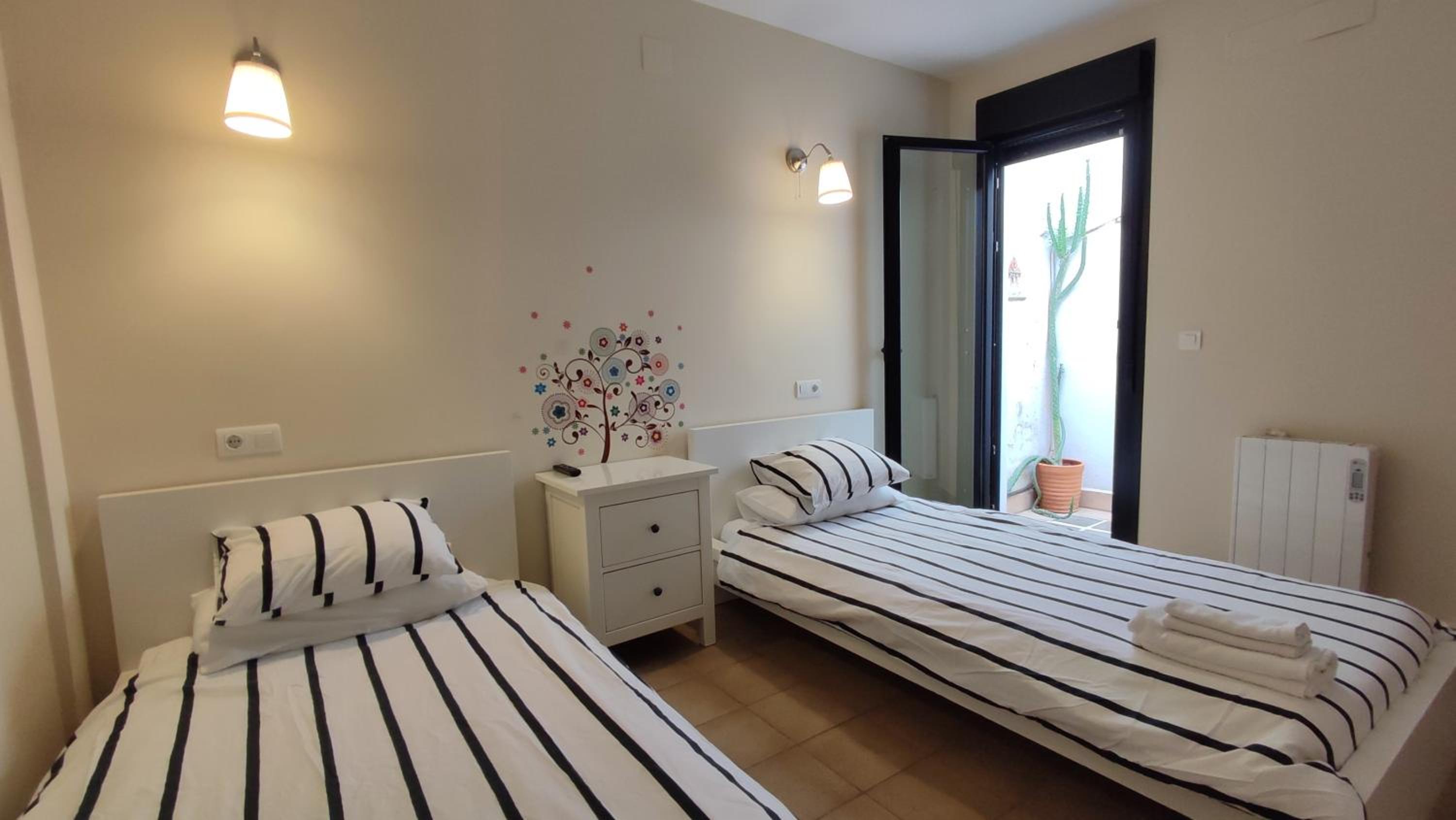 Two-Bedroom Apartment with Balcony - Photo 27