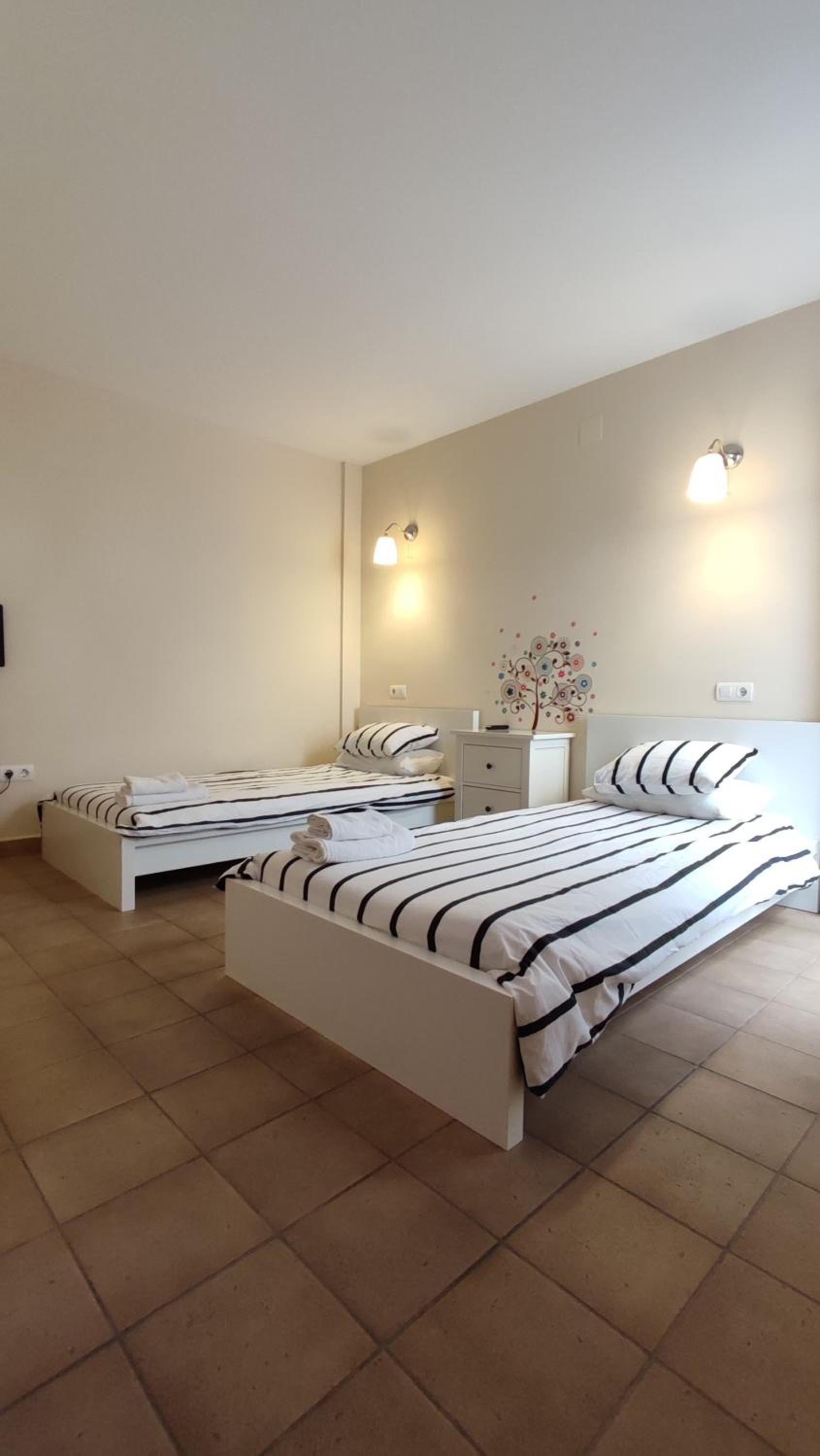 Two-Bedroom Apartment with Balcony - Photo 26
