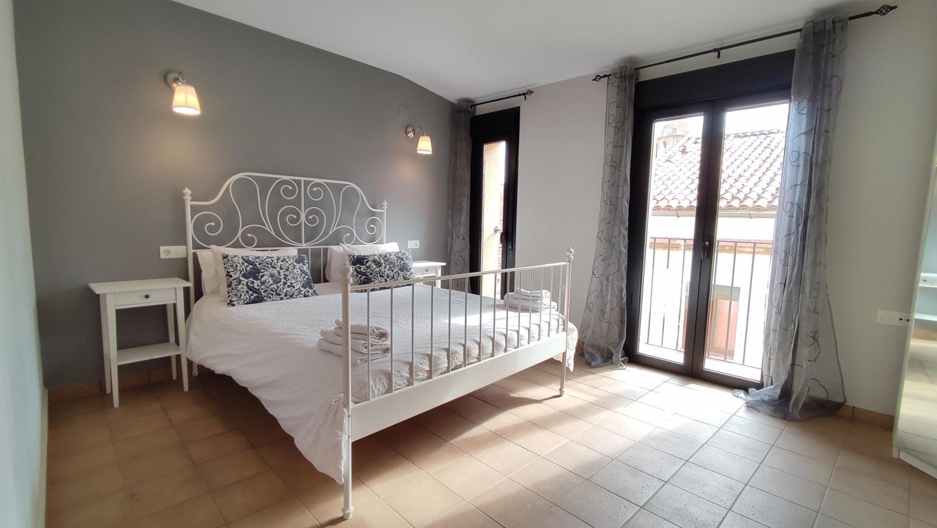 Two-Bedroom Apartment with Balcony - Photo 30
