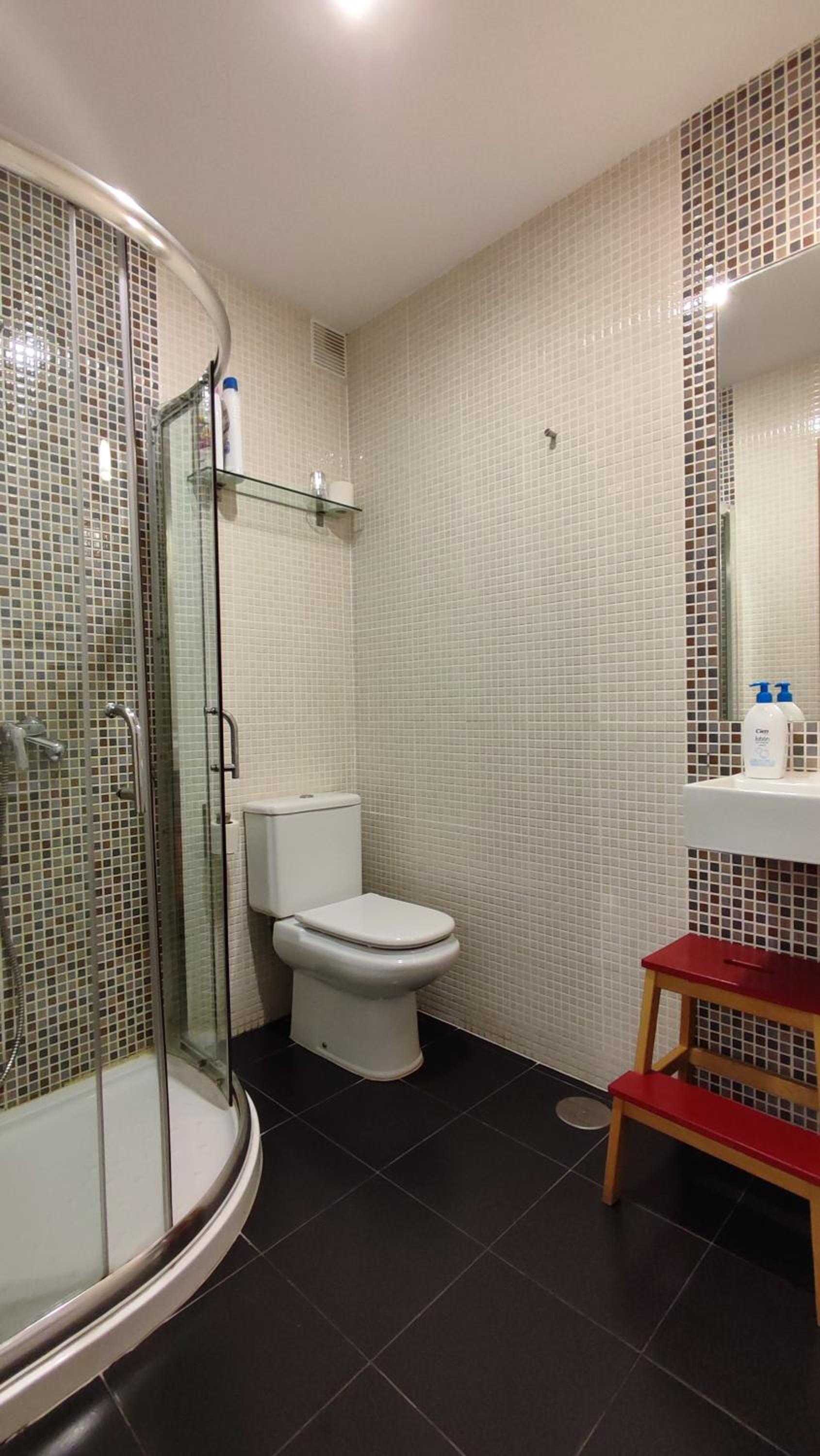 Two-Bedroom Apartment with Balcony - Photo 9