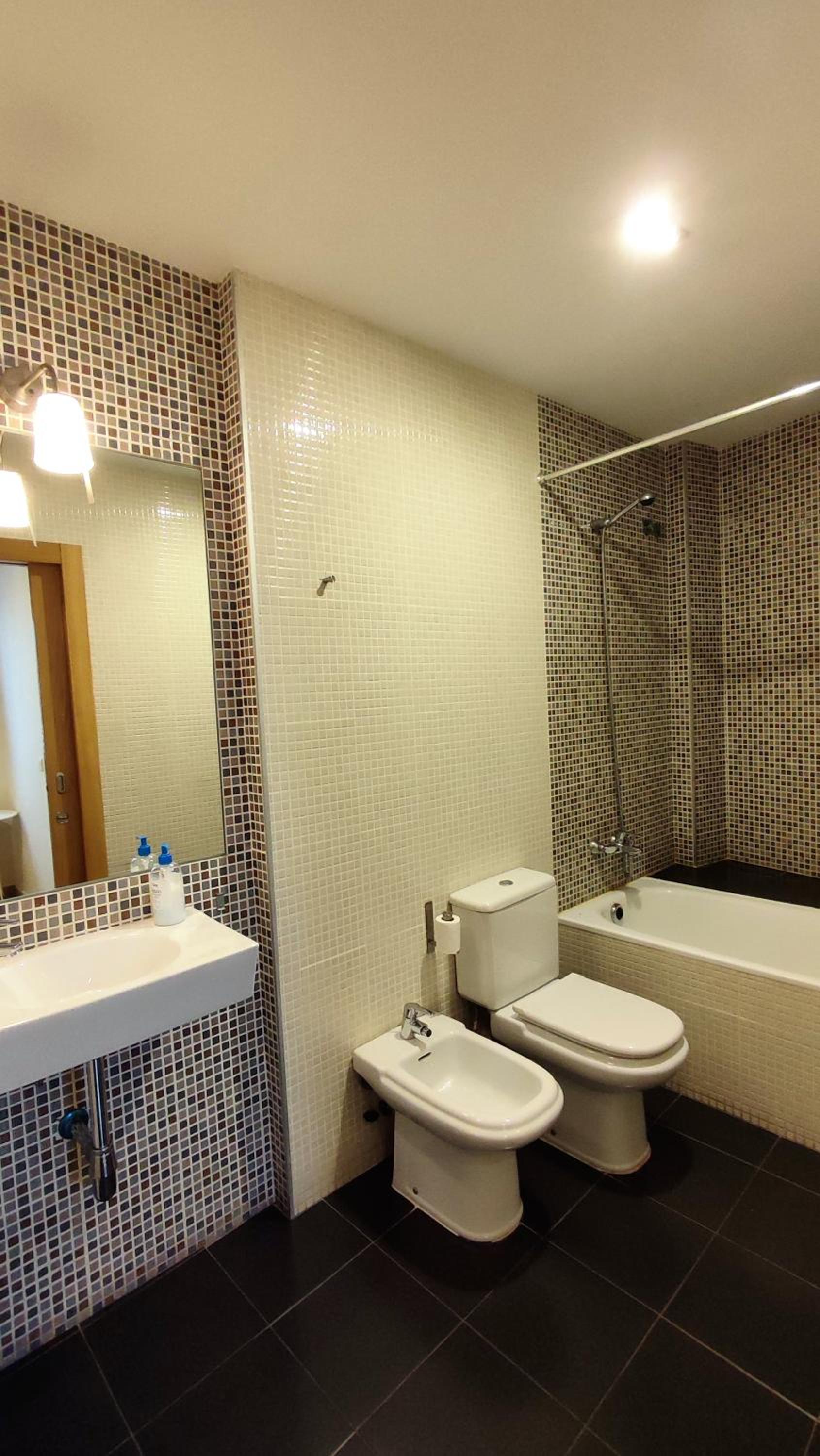 Two-Bedroom Apartment with Balcony - Photo 21
