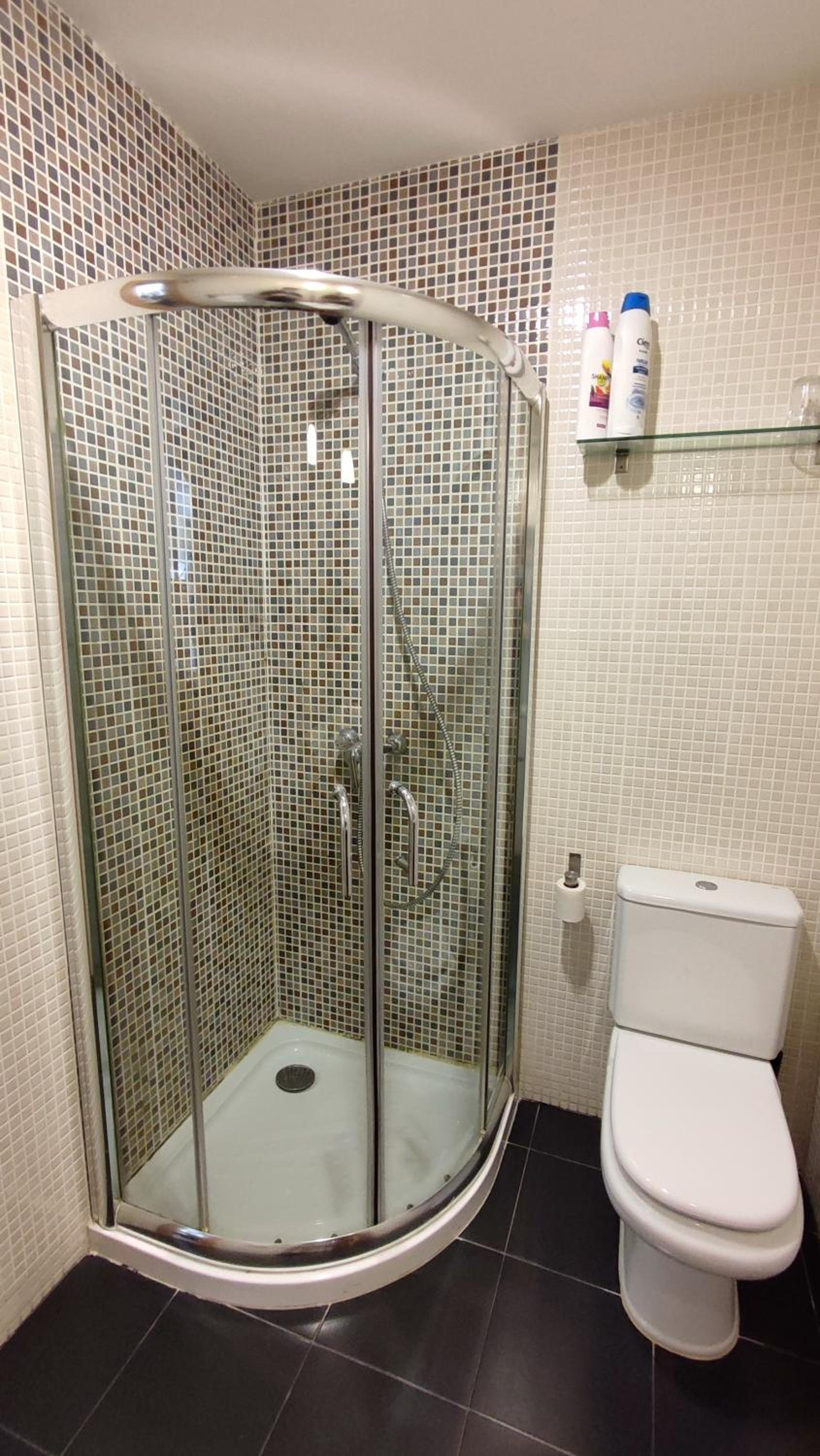 Two-Bedroom Apartment with Balcony - Photo 8
