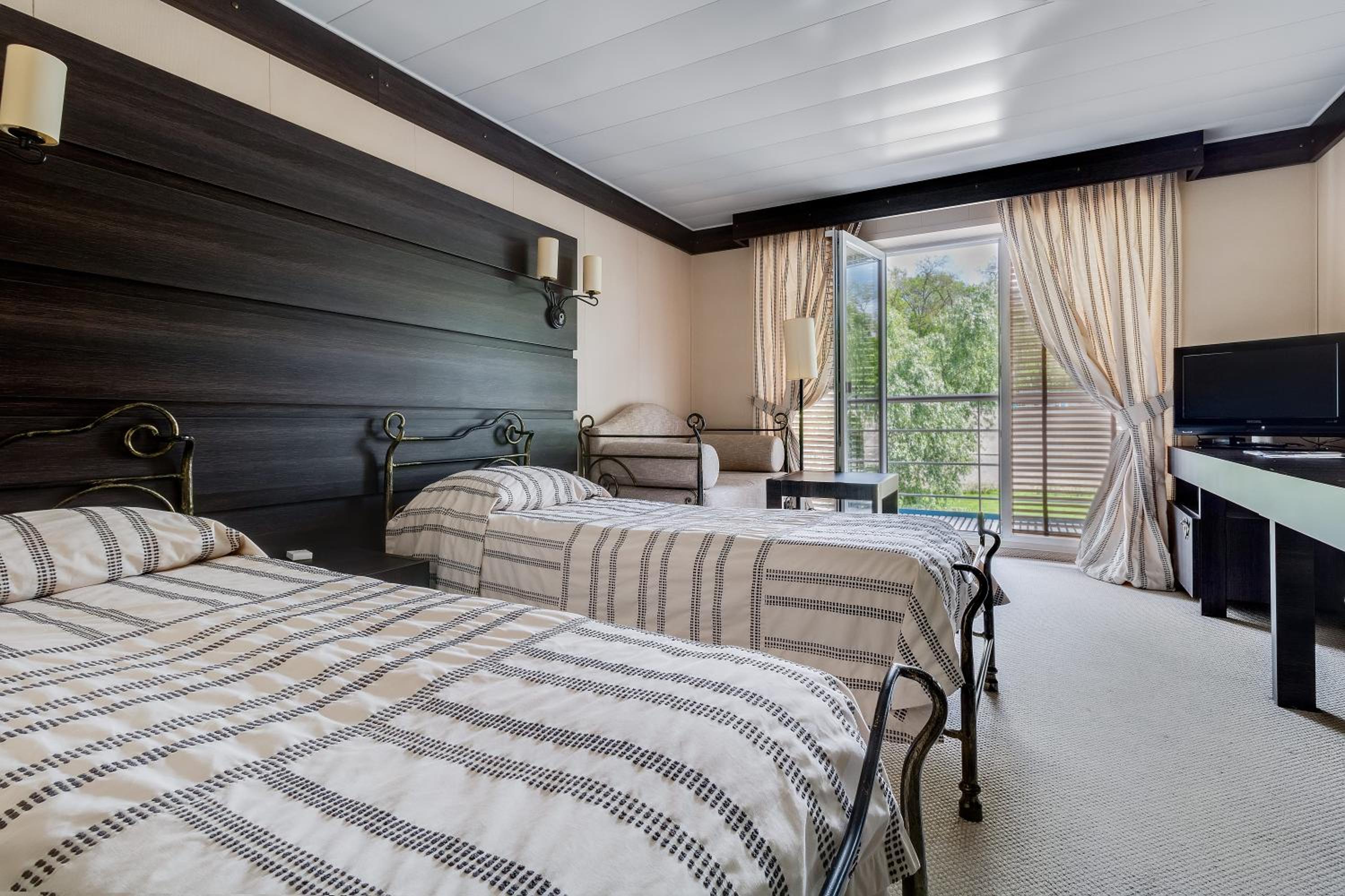 Classic Twin Room with Park View