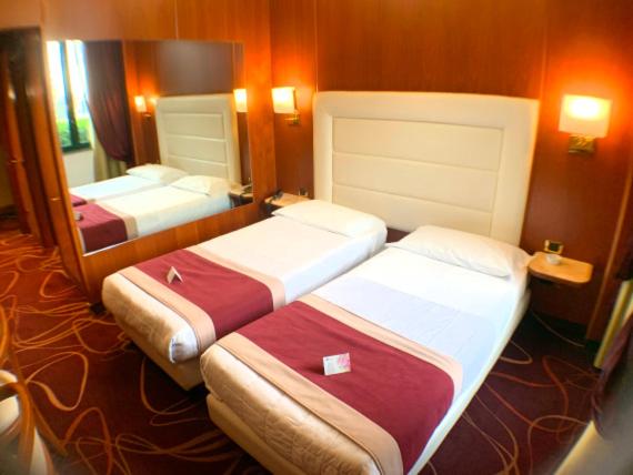 Twin Room - Photo 1