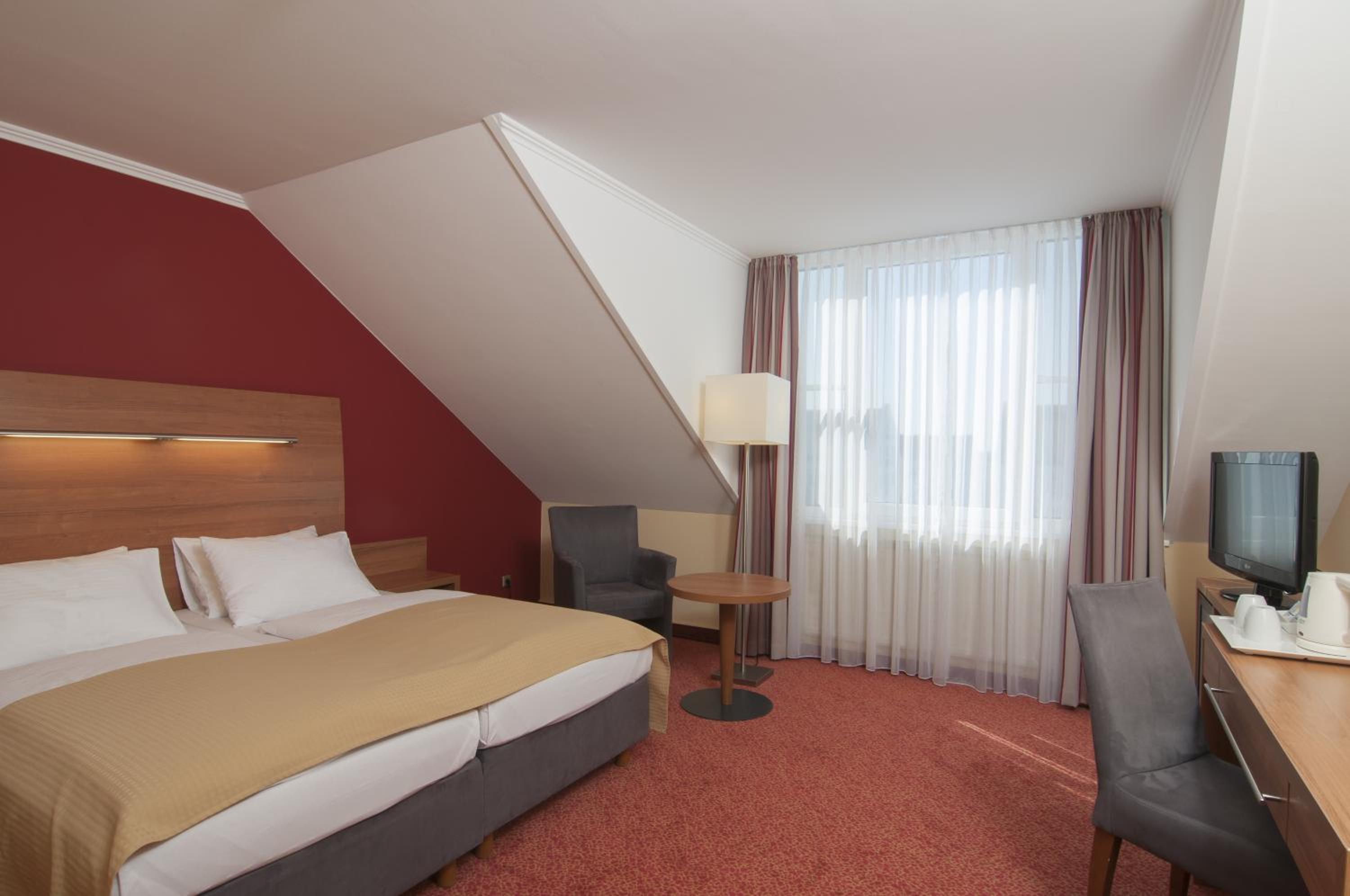 Standard Double Room - Photo 10