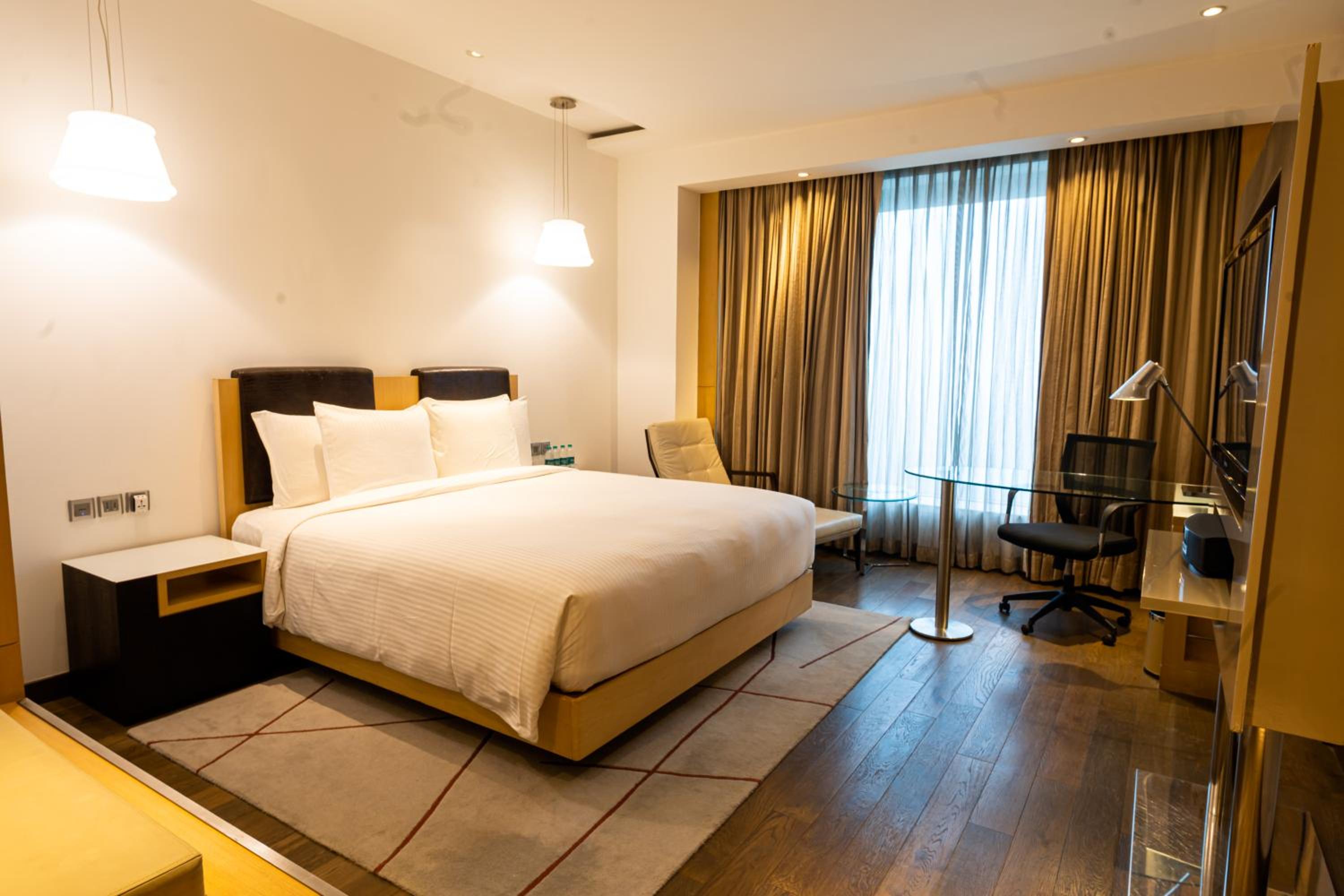 Standard Queen Room with City View - Disability Access