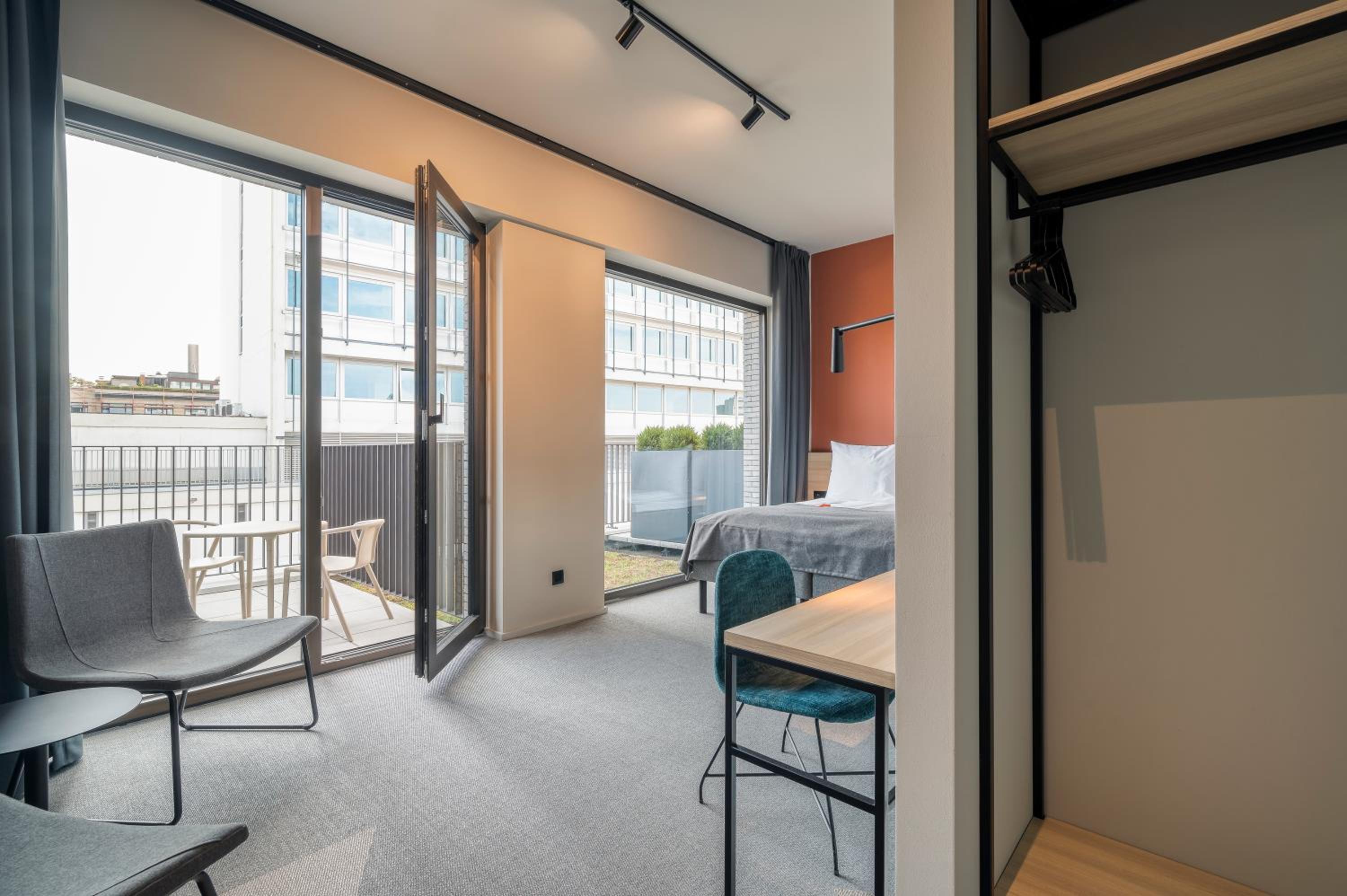 Double Room with Balcony - Photo 6