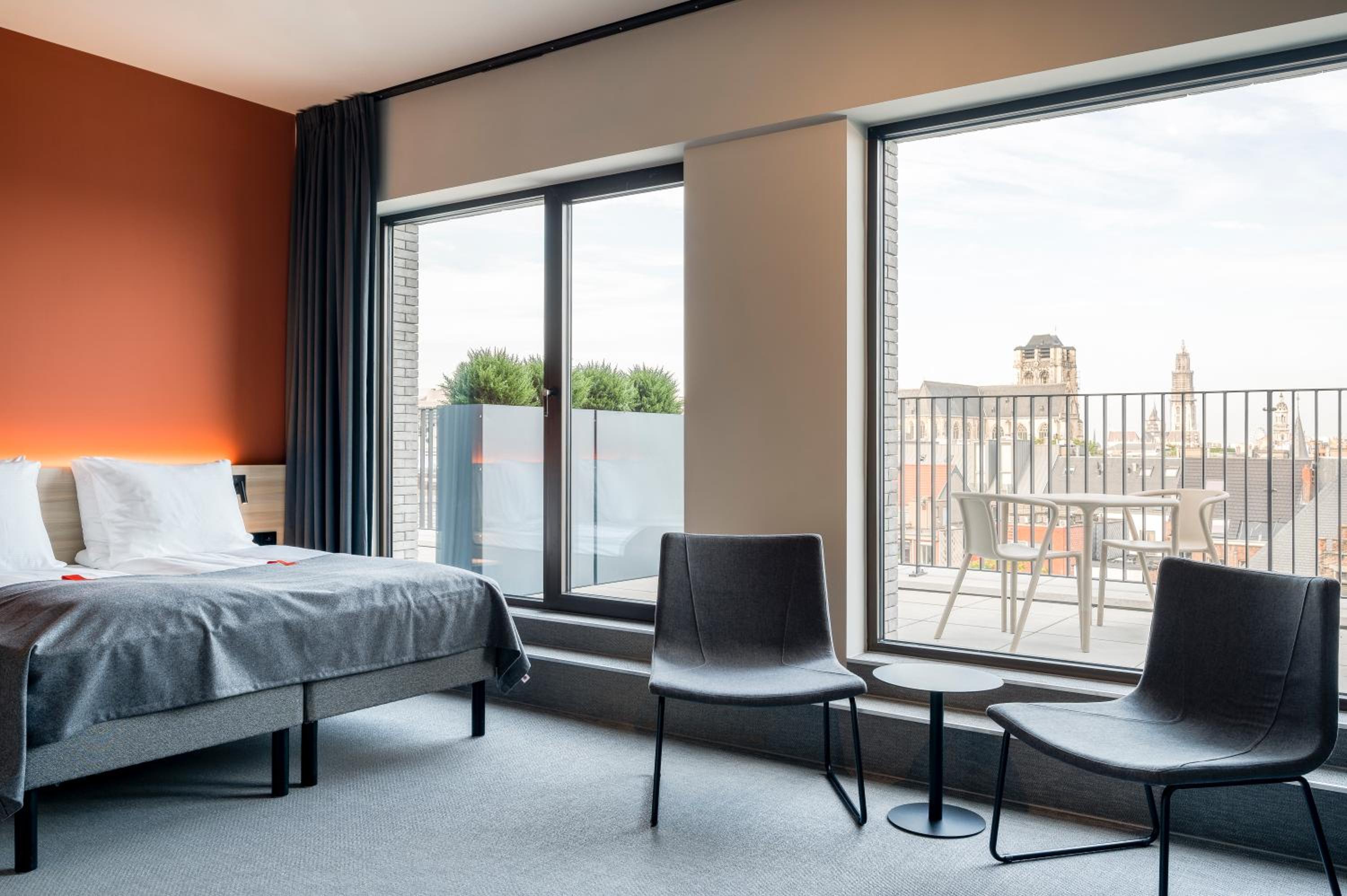 Double Room with Balcony - Photo 8